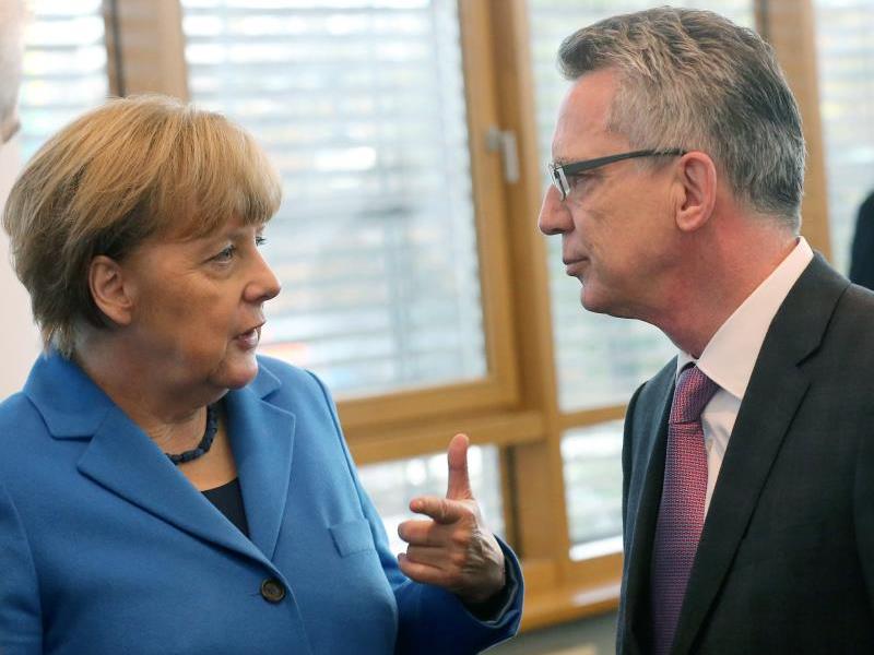 Bundeskanzlerin Merkel mit Innenminister De Maiziere