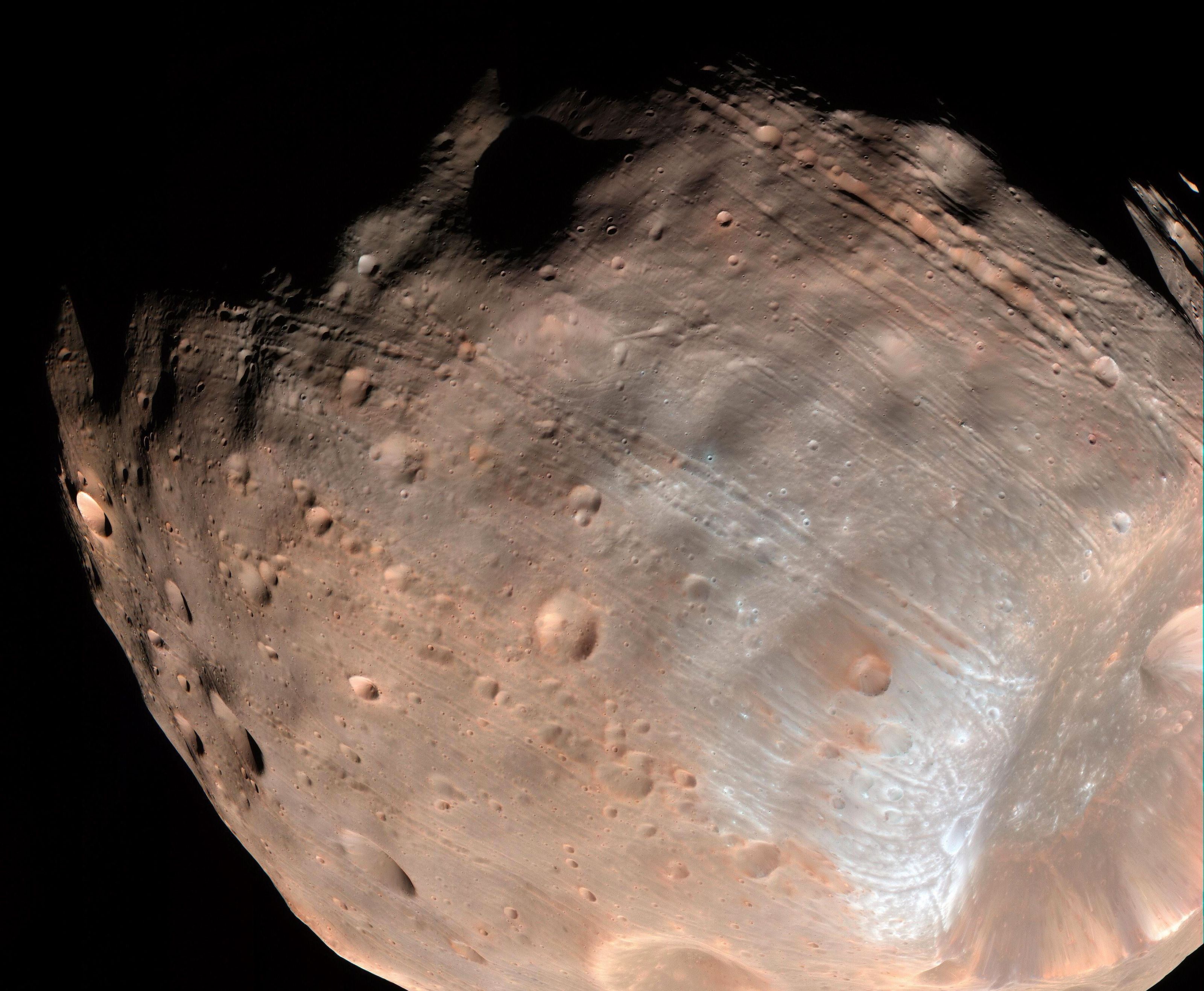 Aus Phobos soll Neues entstehen: ein Ring für den Roten Planeten. Aus Phobos soll Neues entstehen: ein Ring für den Roten Planeten.