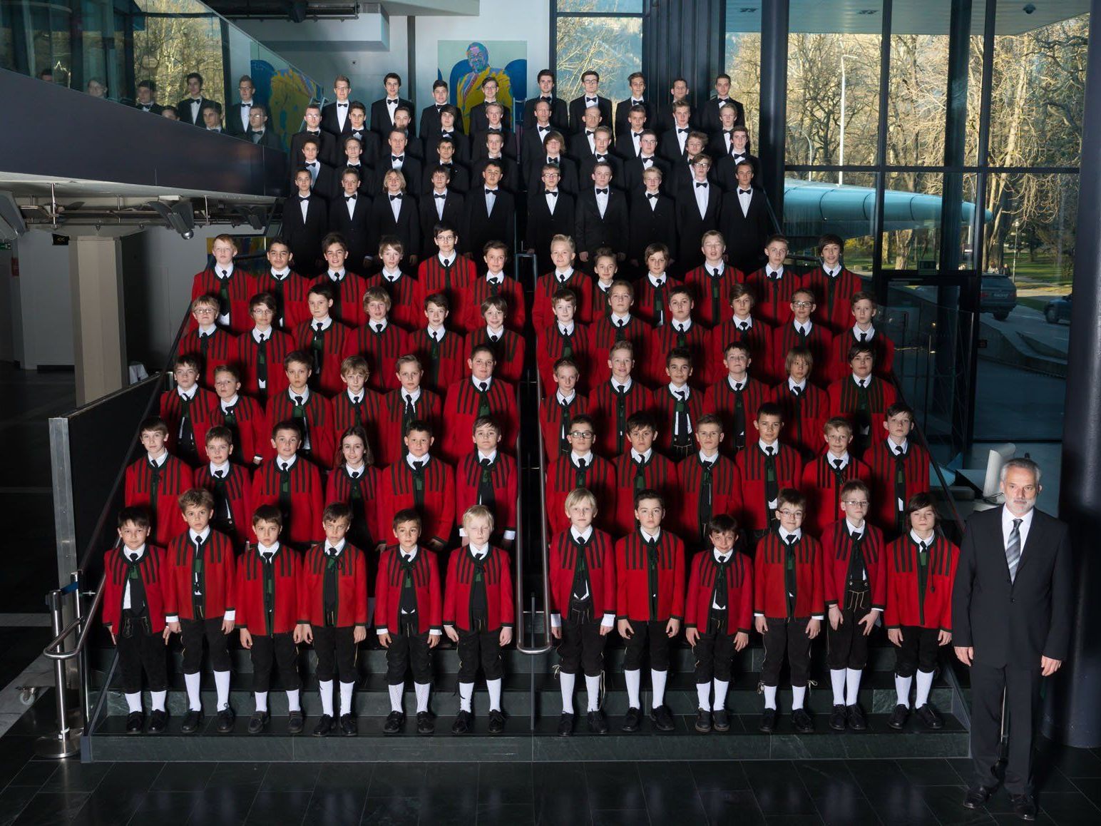 Die Wiltener Sängerknaben singen am 6. Dezember 2015, dem 2. Adventsonntag, in der Pfarrkirche Schruns. Die Wiltener Sängerknaben singen am 6. Dezember 2015, dem 2. Adventsonntag, in der Pfarrkirche Schruns.