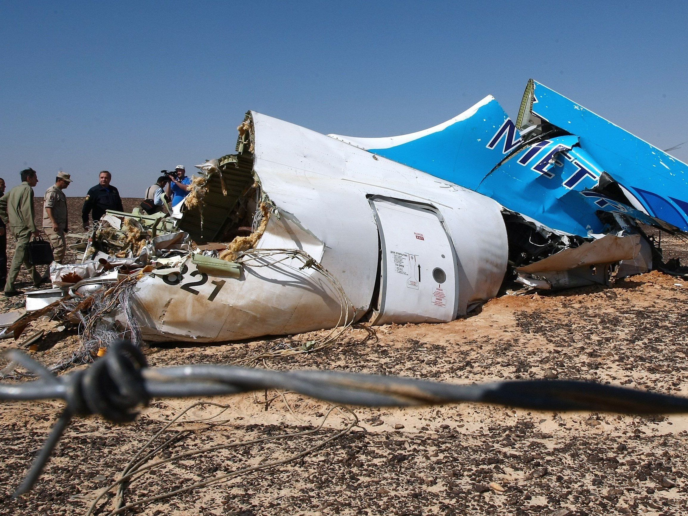 Ein Bombenanschlag auf die russische Maschine wird nicht völlig ausgeschlossen. Ein Bombenanschlag auf die russische Maschine wird nicht völlig ausgeschlossen.