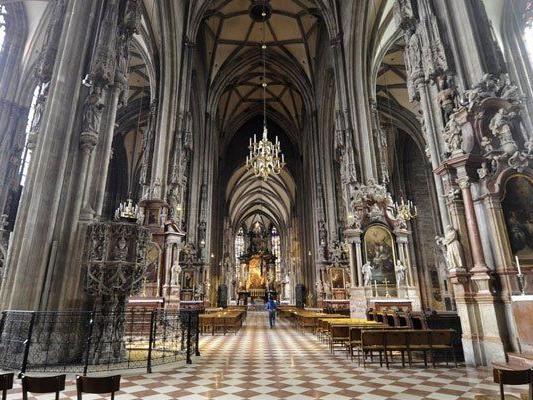 Die Wiener Symphoniker spielen im Stephansdom für Flüchtlinge.