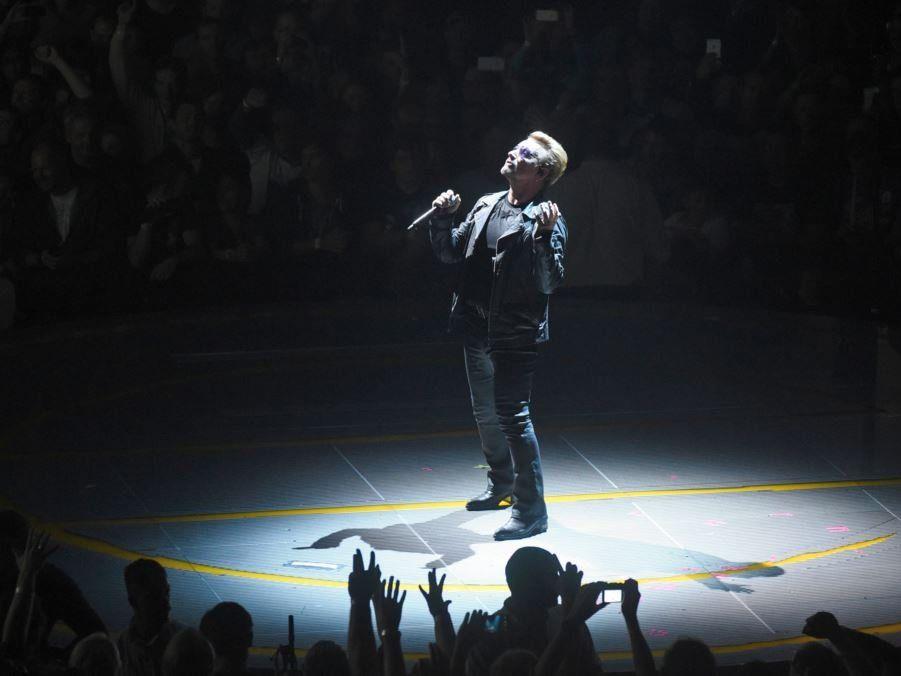 U2 haben ihre Konzerte in Paris abgesagt.