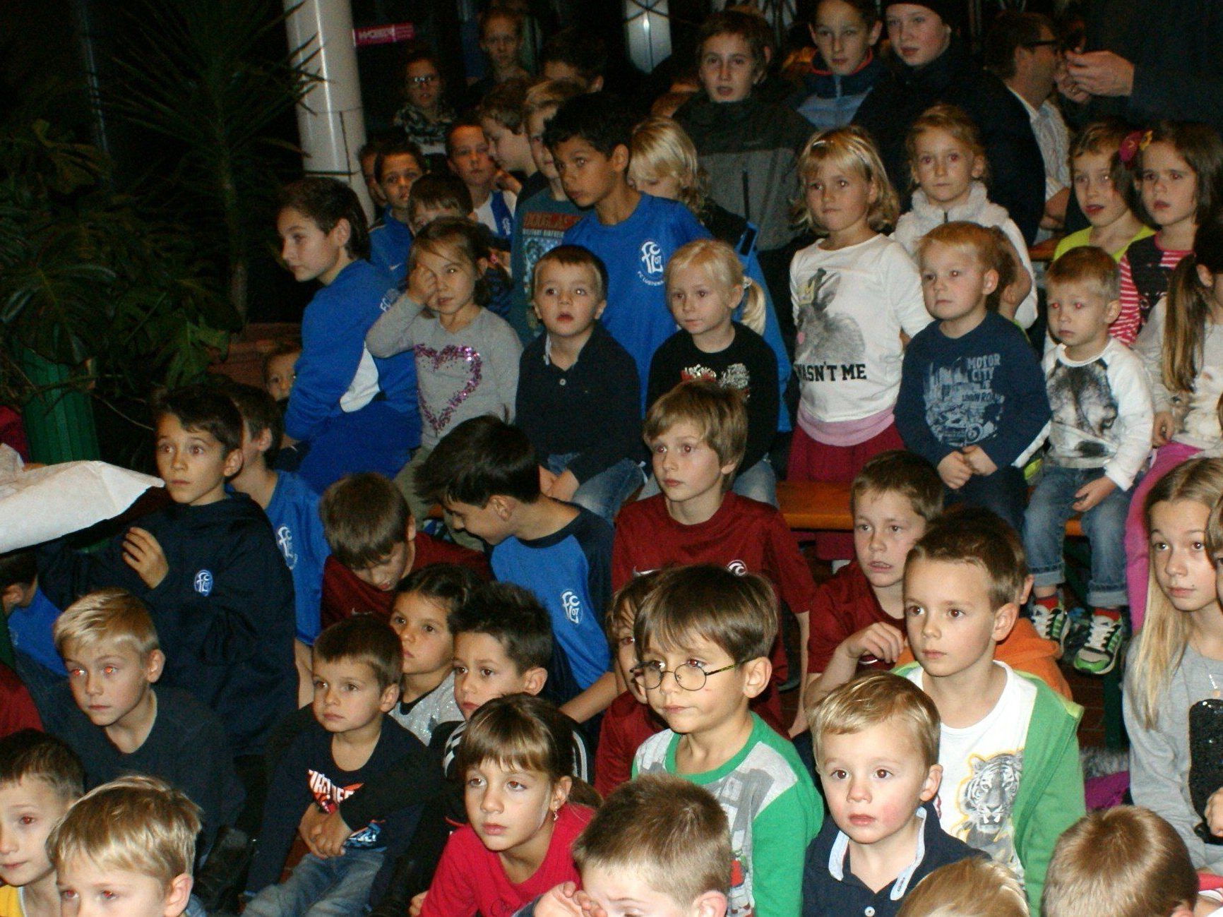 FCL Nachwuchs läd zur Weihnachtsfeier am 12.12.2015 FCL Nachwuchs läd zur Weihnachtsfeier am 12.12.2015