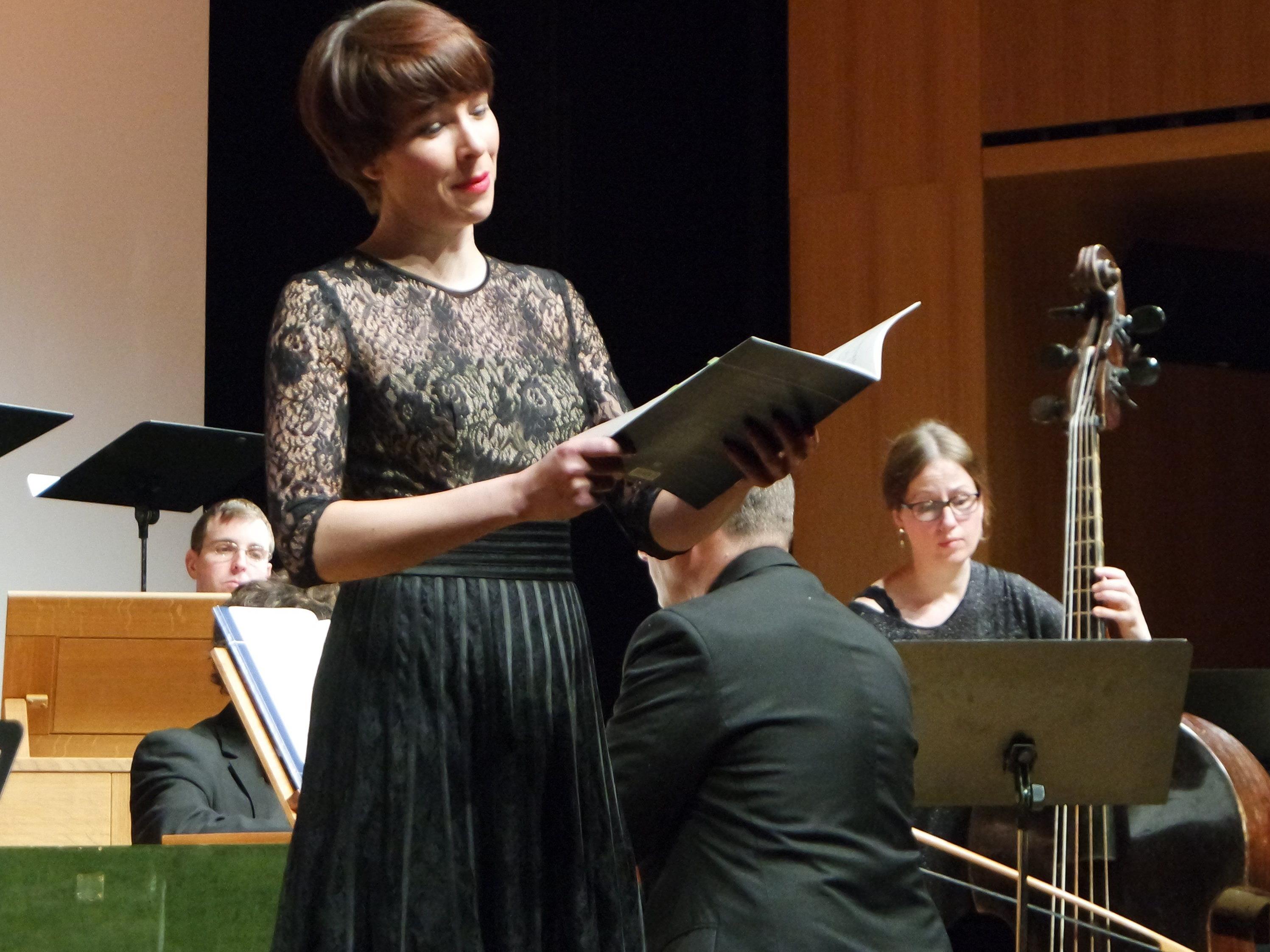 Die bekannte Vorarlberger Sopranistin Miriam Feuersinger sang Bachkantaten auf der Kulturbühne in Götzis.