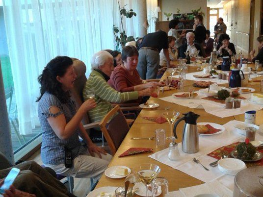 Wohngruppenleiterin DKPS Isolde Baas lud zum Weihnachtsbrunch. Wohngruppenleiterin DKPS Isolde Baas lud zum Weihnachtsbrunch.