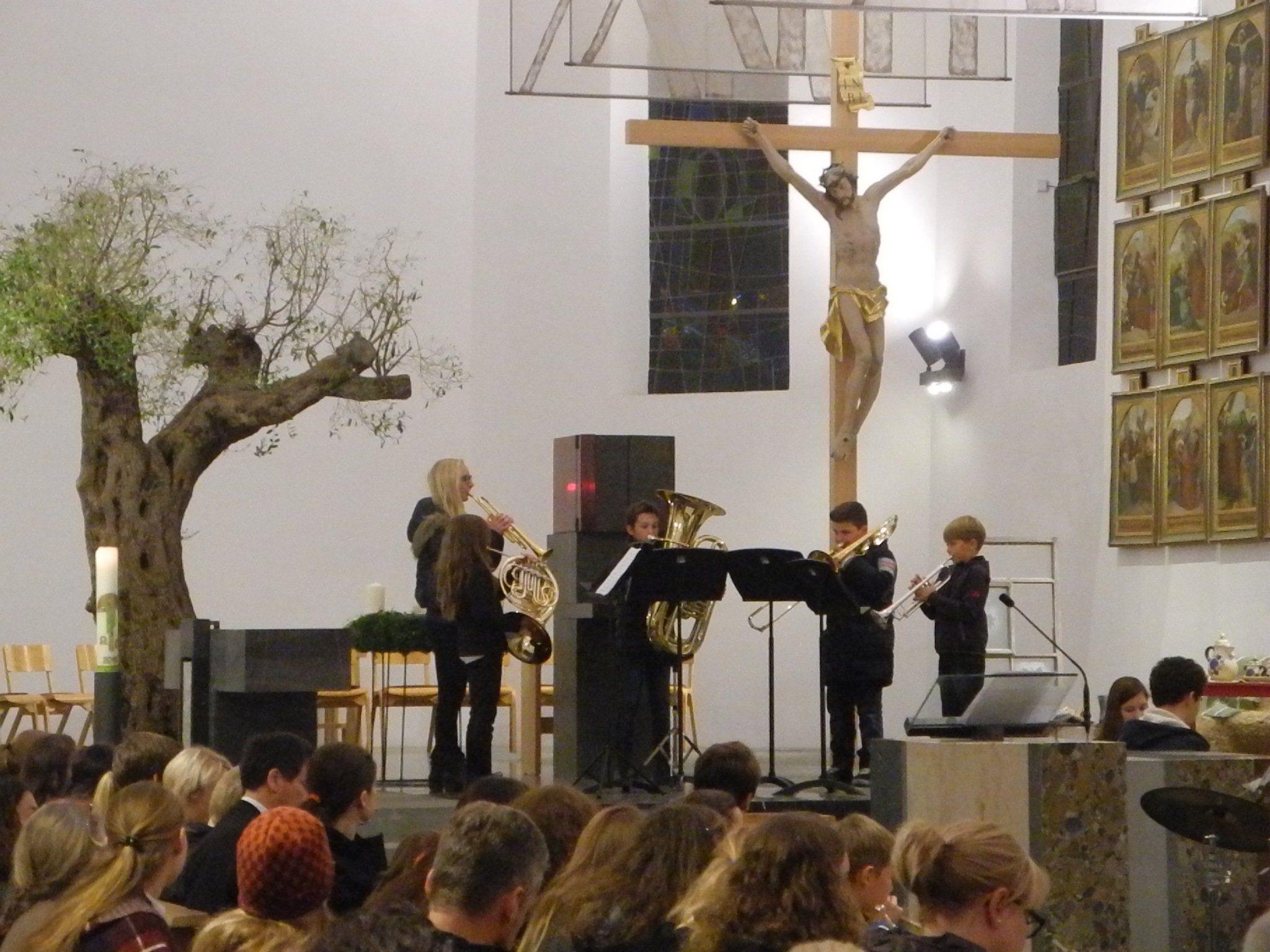 Die Lingenauer Kirche bildete den festlichen Konzertraum  für das Adventkonzert der Musikschule Bregenzerwald.