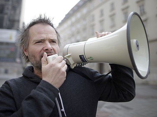 VGT-Obmann Martin Balluch gerät immer wieder mit Tierschutz-Protest-Aktionen in die Medien VGT-Obmann Martin Balluch gerät immer wieder mit Tierschutz-Protest-Aktionen in die Medien