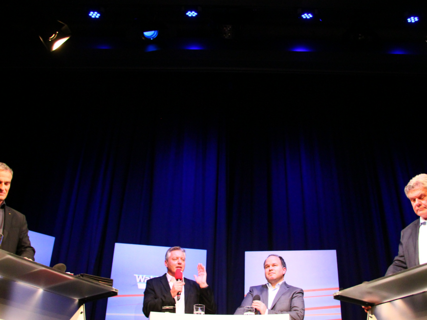 Diskussion in der Bludenzer Remise zwischen Leiter (li) und Katzenmayer (re.). Diskussion in der Bludenzer Remise zwischen Leiter (li) und Katzenmayer (re.).