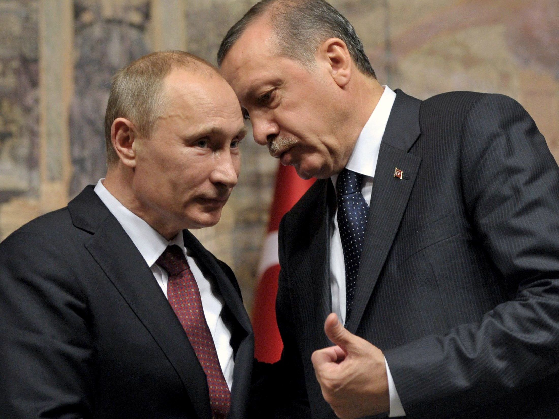Erdogan legt Putin Rücktritt nahe. Erdogan legt Putin Rücktritt nahe.