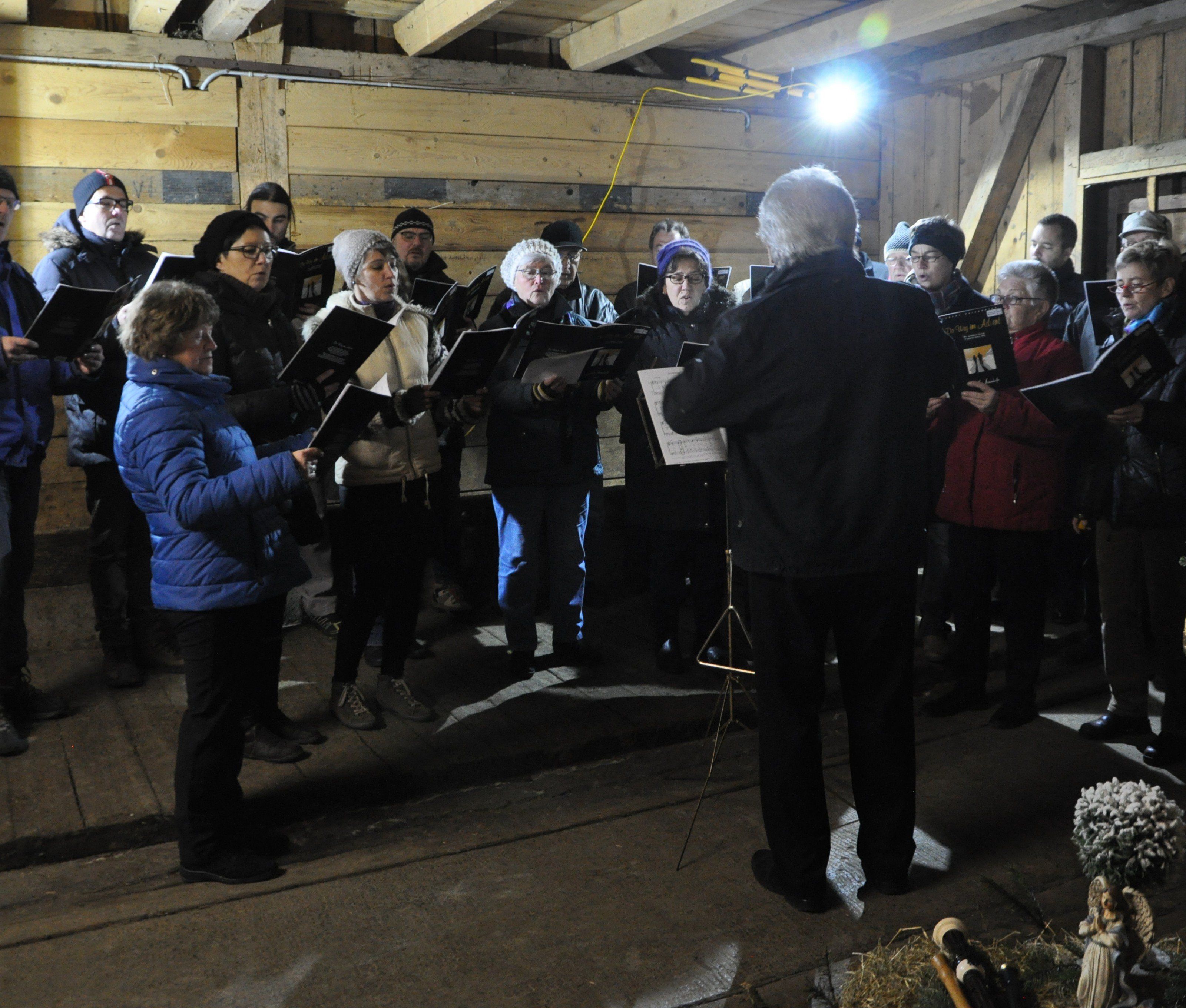 Der Meiniger Kirchenchor lud zur besinnlichen Adventfeier in den Viehstall. Der Meiniger Kirchenchor lud zur besinnlichen Adventfeier in den Viehstall.