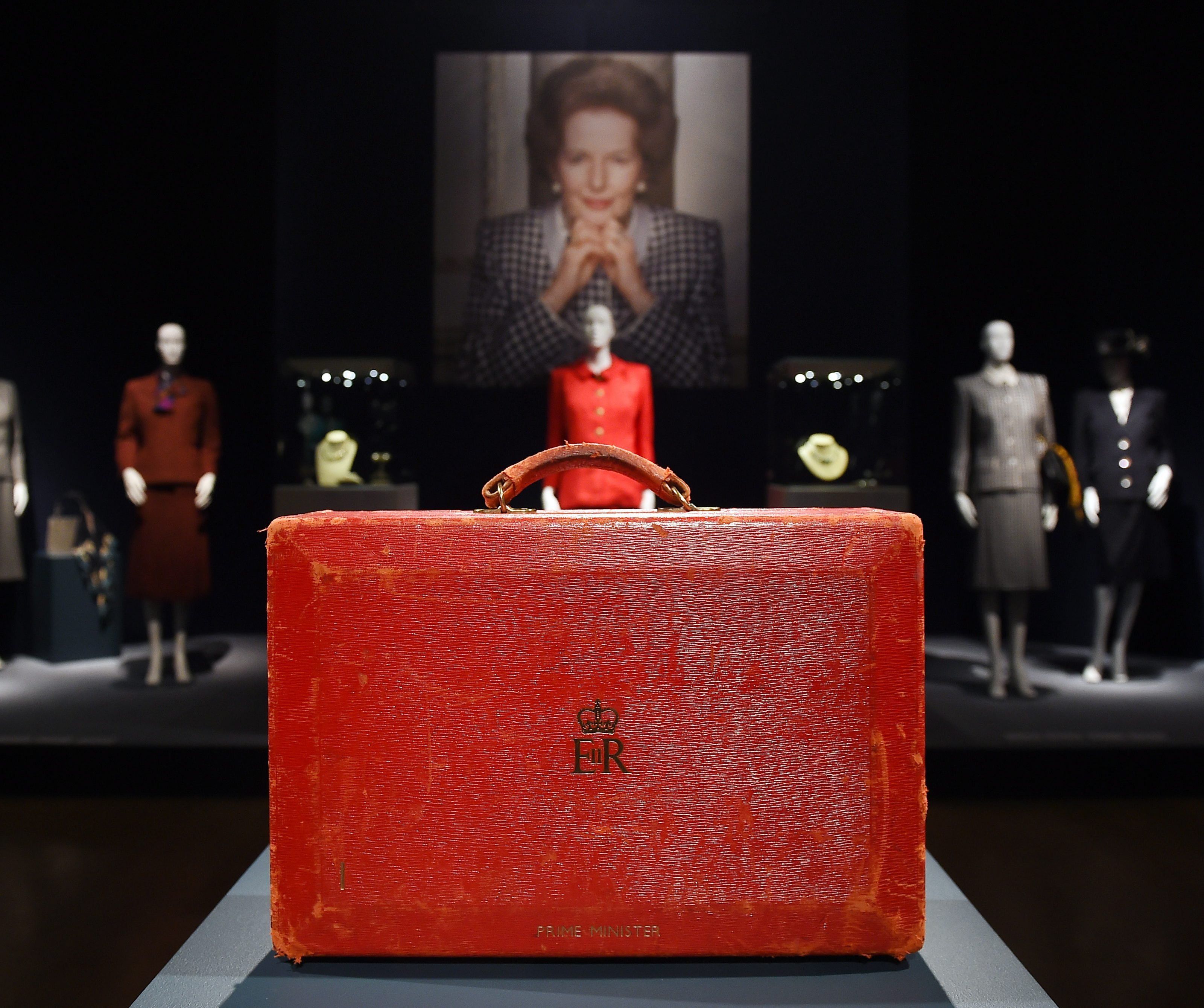 Spektakuläre Versteigerung aus Nachlass der "Eisernen Lady" in London. Spektakuläre Versteigerung aus Nachlass der "Eisernen Lady" in London.