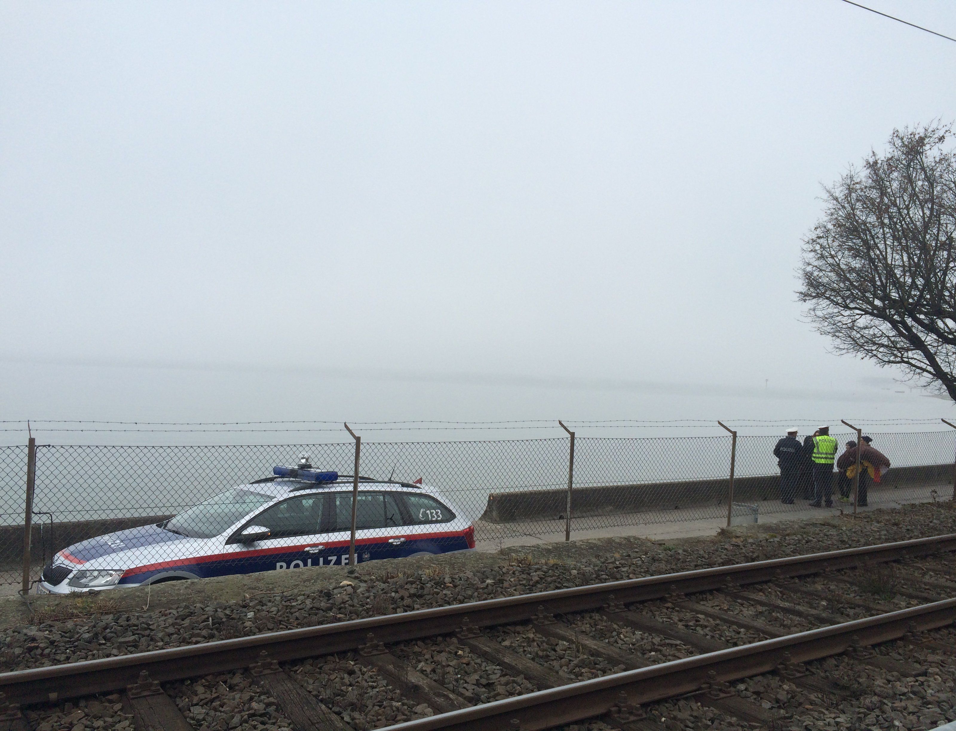 Ein Paragleiter stürzte am Montag in den Bodensee.