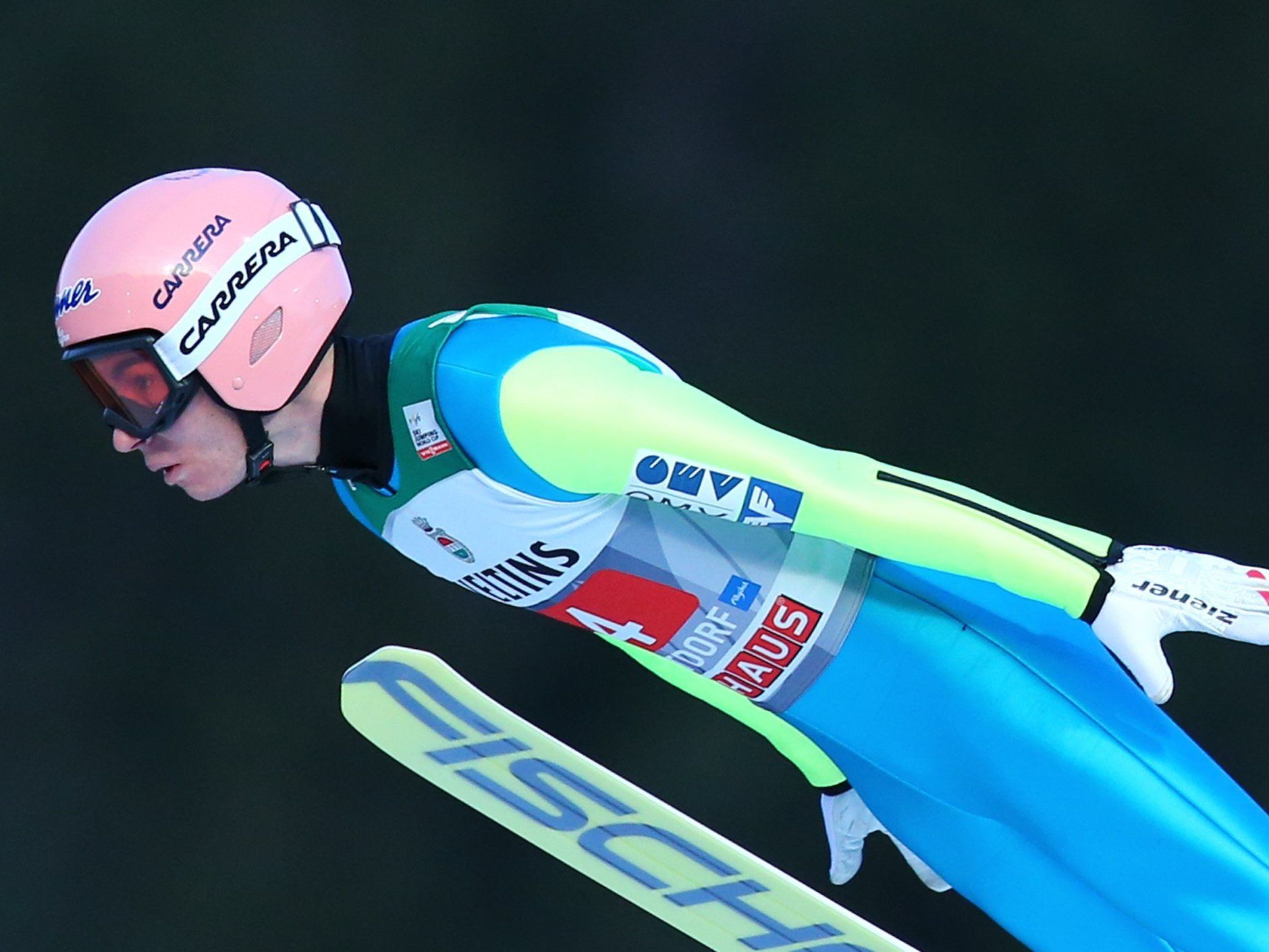 Titelverteidiger Stefan Kraft wurde zum Auftakt Siebenter. Titelverteidiger Stefan Kraft wurde zum Auftakt Siebenter.