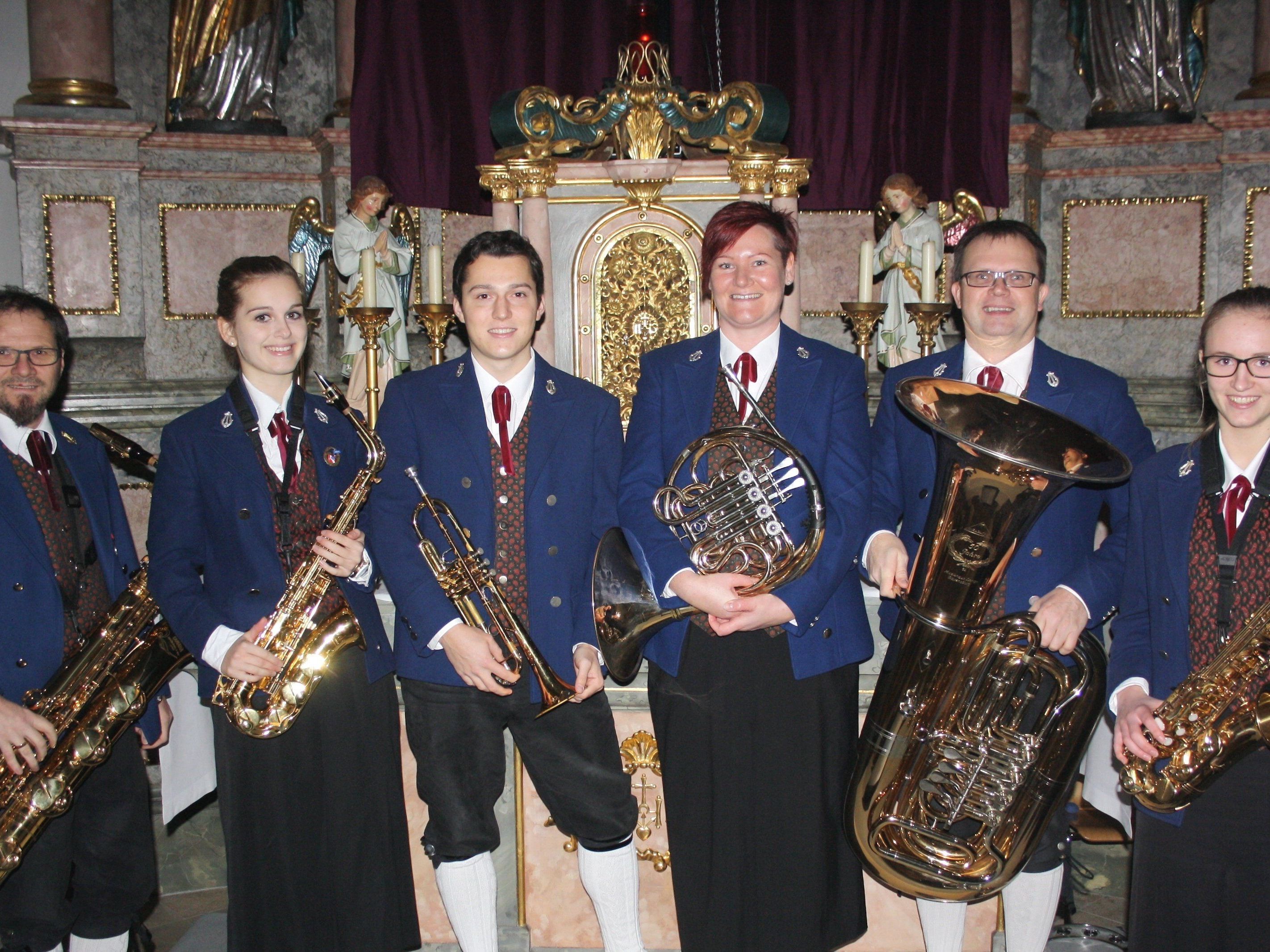 Der Musikverein Lochau lädt zusammen mit den „Bregenzerwälder Saitenfeger“ zum Adventkonzert im stimmungsvollen Ambiente der Pfarrkirche Franz Xaver. Der Musikverein Lochau lädt zusammen mit den „Bregenzerwälder Saitenfeger“ zum Adventkonzert im stimmungsvollen Ambiente der Pfarrkirche Franz Xaver.