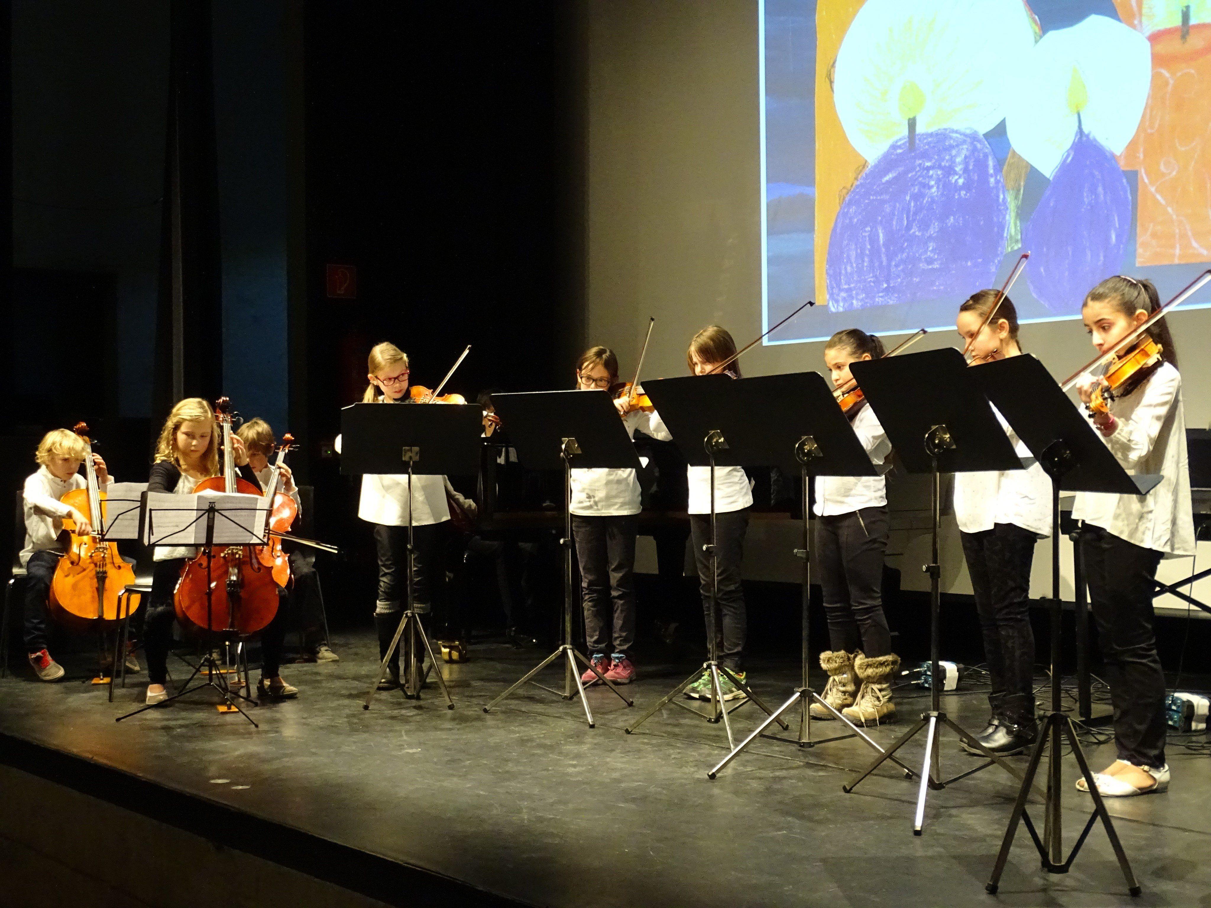 Die Ministrings sorgten beim Familienkonzert der Musikschule Bludenz für weihnachtliche Stimmung.