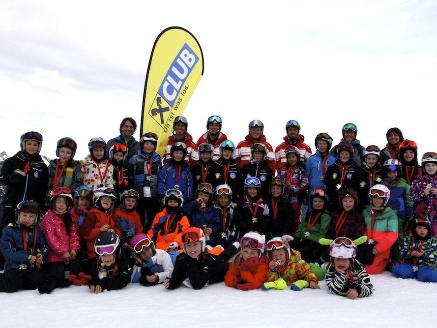 Die Schülerinnen und Schüler haben ihre Schiwoche wieder in vollen Zügen genossen Die Schülerinnen und Schüler haben ihre Schiwoche wieder in vollen Zügen genossen