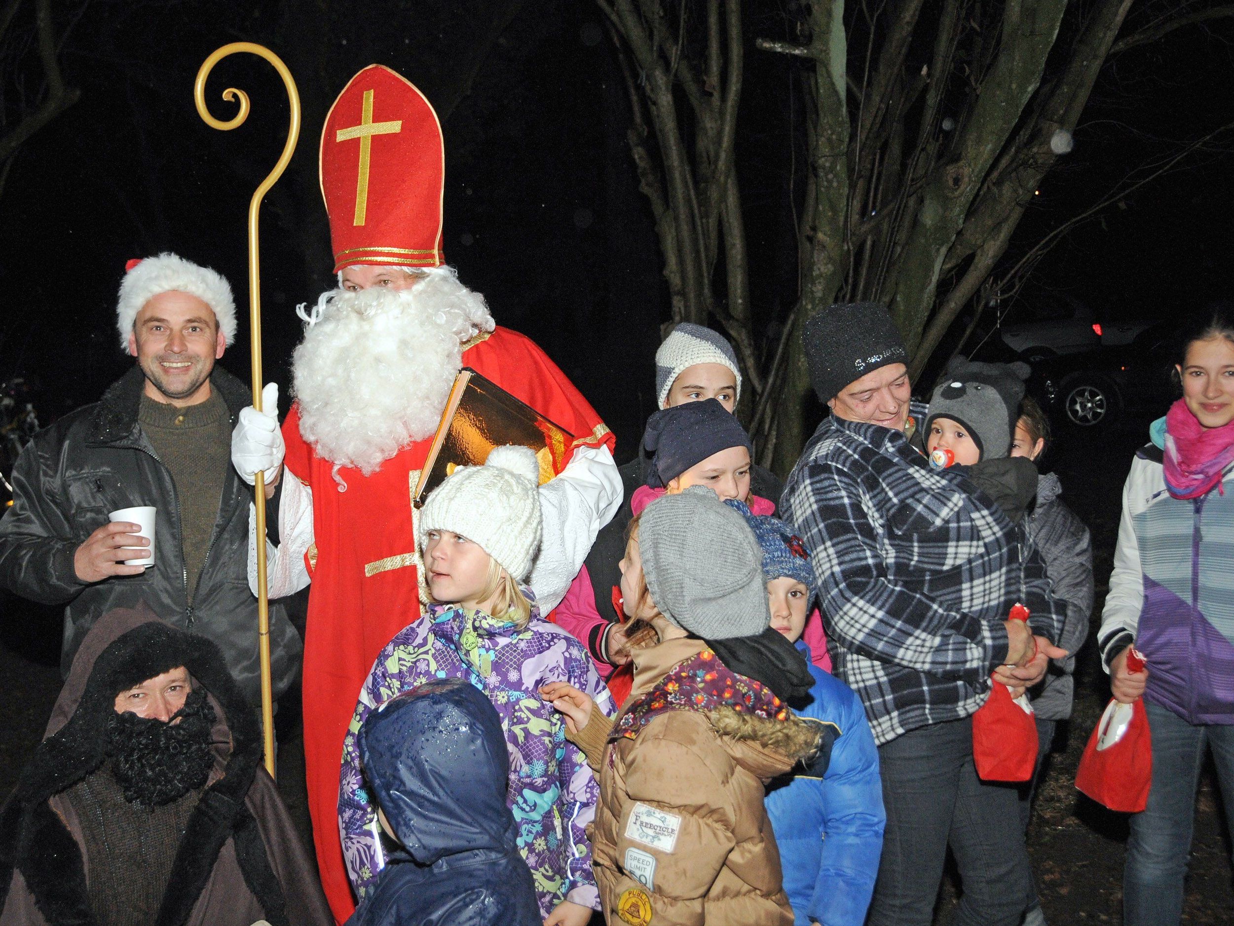 Nikolaus zu Gast bei den Freizeittierhaltern auf Luisl's Farm im Rheinvorland Nikolaus zu Gast bei den Freizeittierhaltern auf Luisl's Farm im Rheinvorland