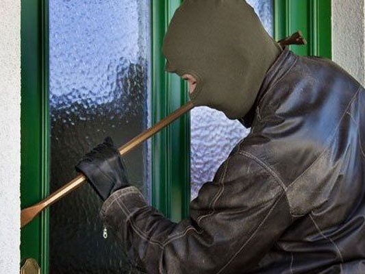 Für den Serien-Einbrecher klickten nun die Handschellen Für den Serien-Einbrecher klickten nun die Handschellen