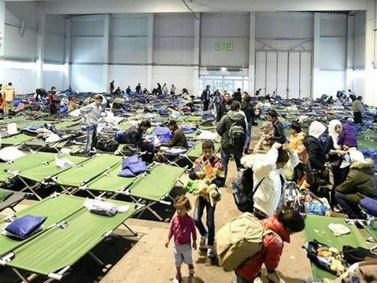 Das System der Flüchtlingsversorgung sei vor dem Kollaps. Das System der Flüchtlingsversorgung sei vor dem Kollaps.