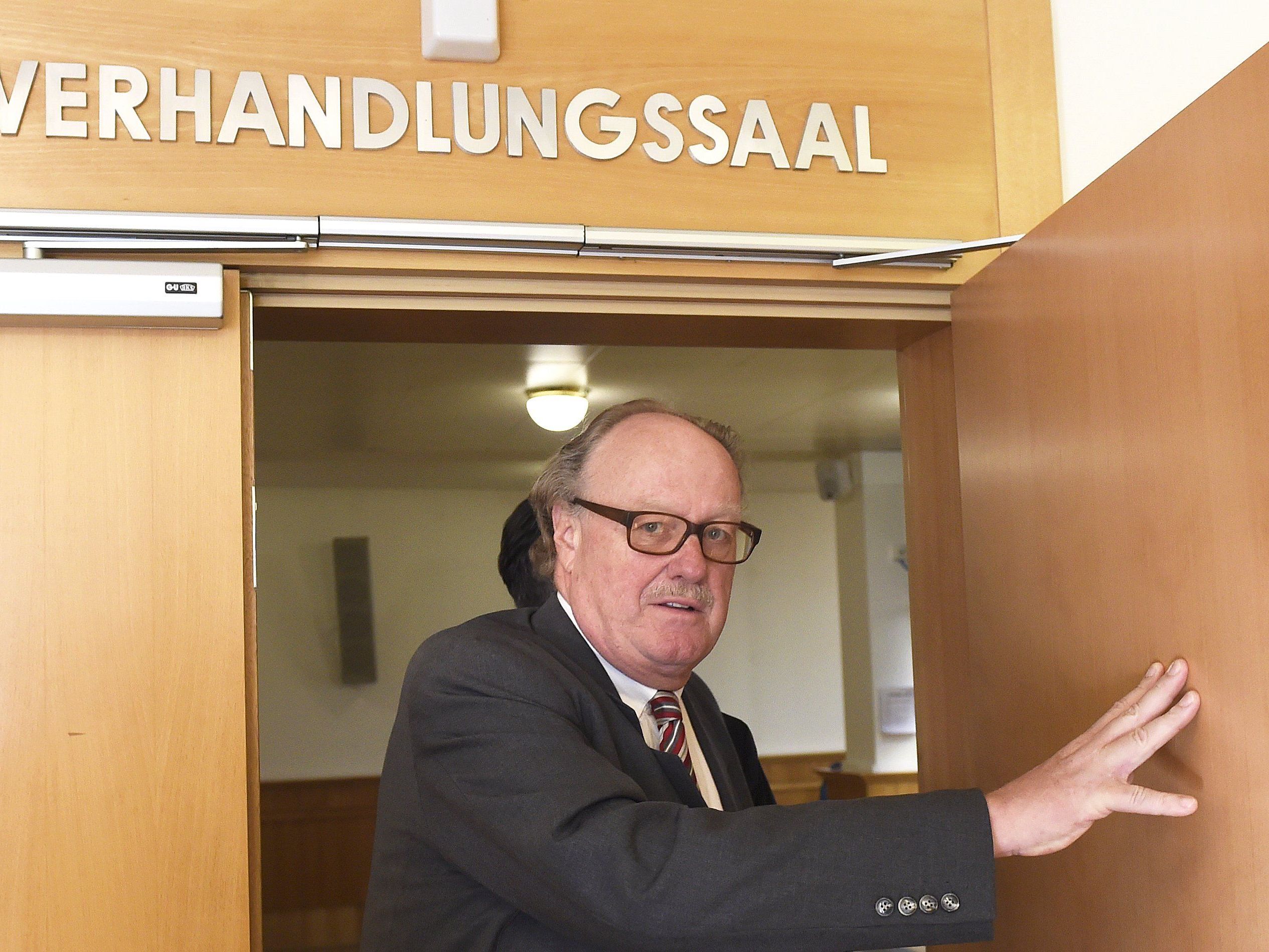 Drei Jahre Haft (nicht rechtskräftig) für Mensdorff-Pouilly. Drei Jahre Haft (nicht rechtskräftig) für Mensdorff-Pouilly.