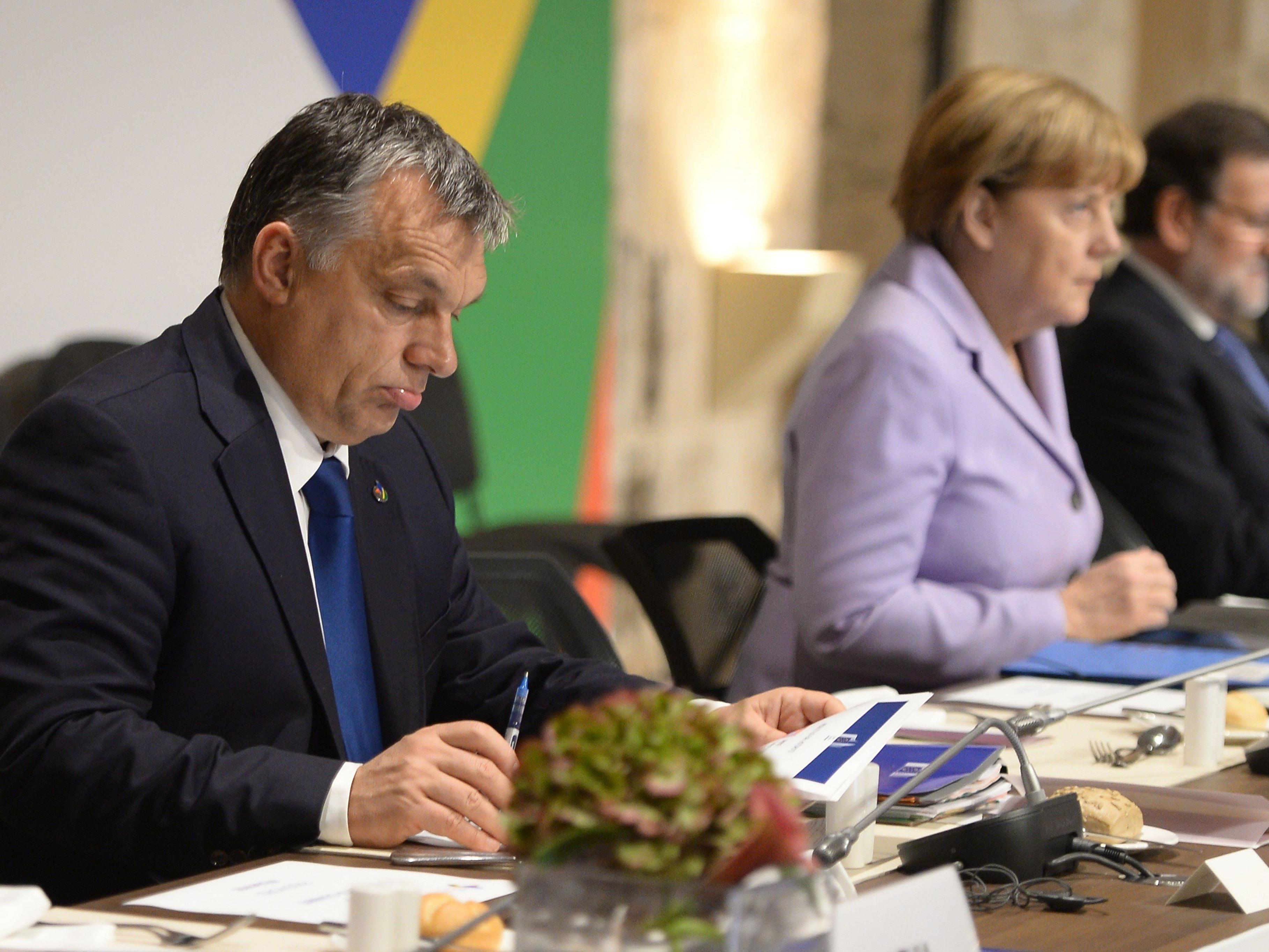 Orban berichtet von geheimen Plänen, nach denen eine halbe Million Syrer in der EU verteilt werden sollen.