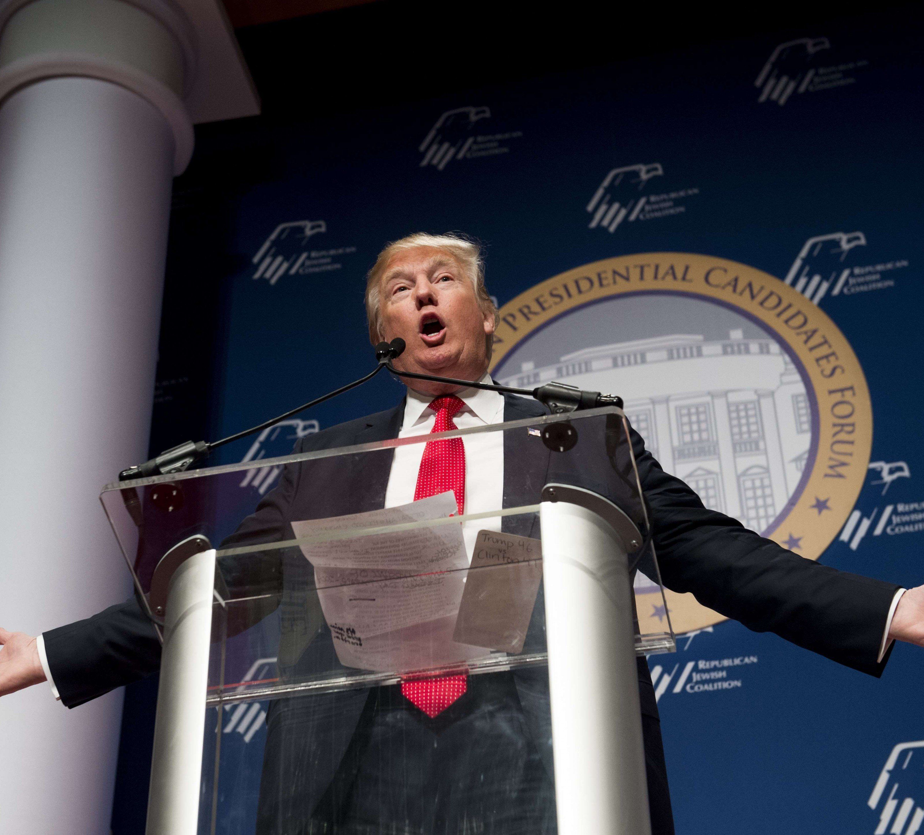 Trump hatte in den vergangenen Wochen wiederholt mit islamfeindlichen Äußerungen für Empörung gesorgt. Trump hatte in den vergangenen Wochen wiederholt mit islamfeindlichen Äußerungen für Empörung gesorgt.