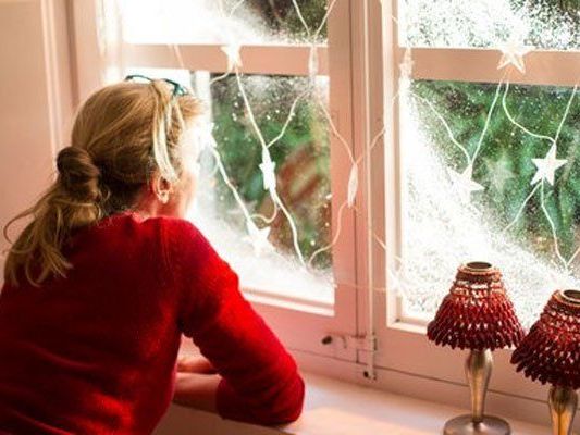 Einsamkeit oder auch Gewaltfälle: Notrufe versuchen zu helfen. Einsamkeit oder auch Gewaltfälle: Notrufe versuchen zu helfen.