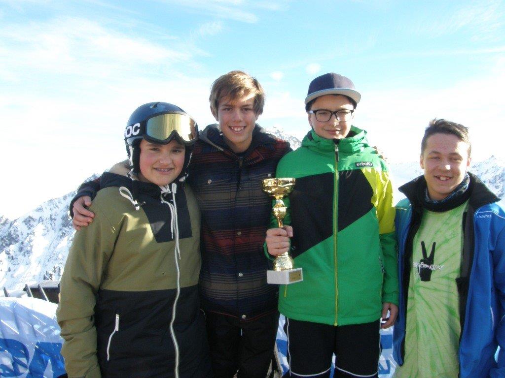 Die Burschen von der MS Innermontafon nutzten den "Heimvorteil" zum Sieg im Skicross.