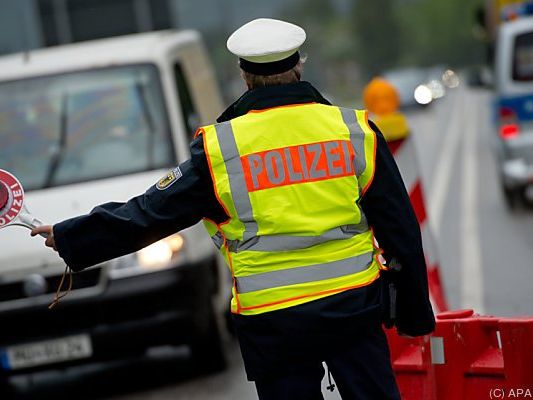 Hinweise aus der Bevölkerung werden kriminalpolizeilich abgearbeitet Hinweise aus der Bevölkerung werden kriminalpolizeilich abgearbeitet