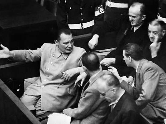 Göring (l.) ist noch immer Ehrenbürger der Gemeinde Mauterndorf Göring (l.) ist noch immer Ehrenbürger der Gemeinde Mauterndorf