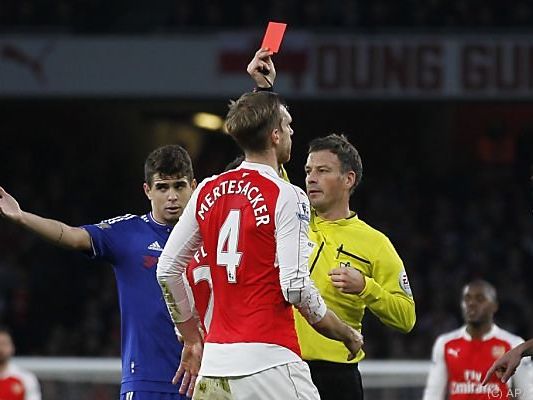 Mertesacker ging mit Rot vom Platz Mertesacker ging mit Rot vom Platz