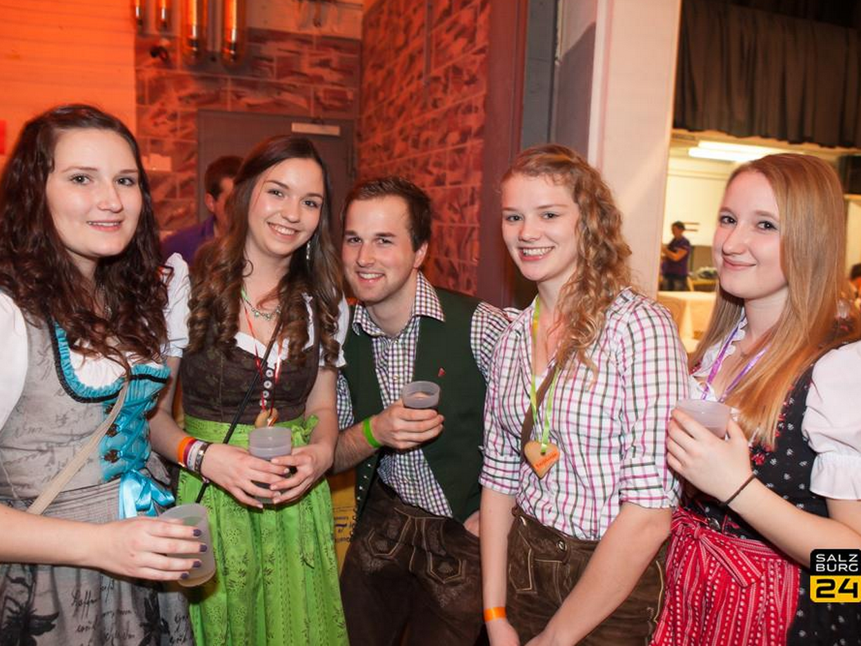 Beim traditionellen Ball der Landjugend in Neumarkt am Wallersee war einiges los. Beim traditionellen Ball der Landjugend in Neumarkt am Wallersee war einiges los.