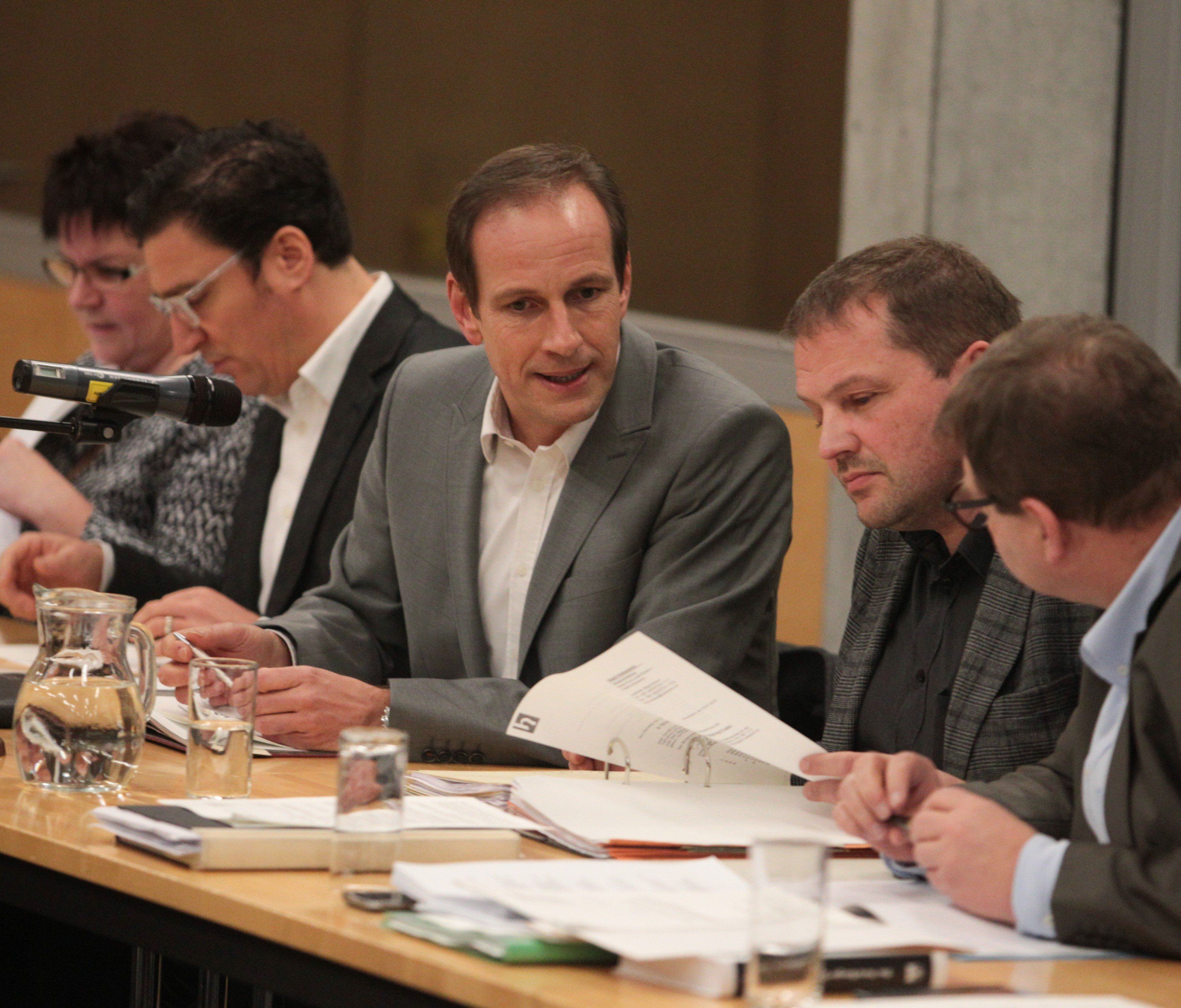 Bürgermeister Dieter Egger bei der Emser Stadtvertretungssitzung. Bürgermeister Dieter Egger bei der Emser Stadtvertretungssitzung.