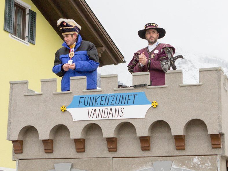 Die Vandanser Funkenzunft organisierte einen tollen Umzug trotz widriger Wetterbedingungen Die Vandanser Funkenzunft organisierte einen tollen Umzug trotz widriger Wetterbedingungen