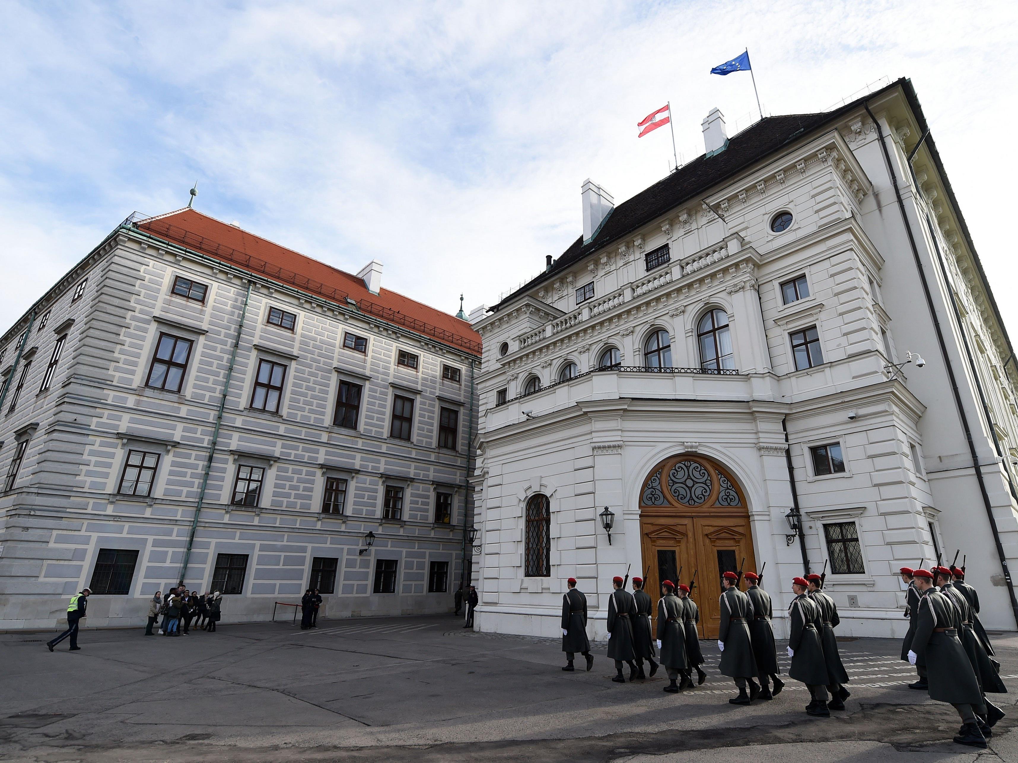 Die Präsidentschaftskanzlei der Hofburg: Wer hier wohnen will, scheint ein hohes Alter vorweisen zu müssen.