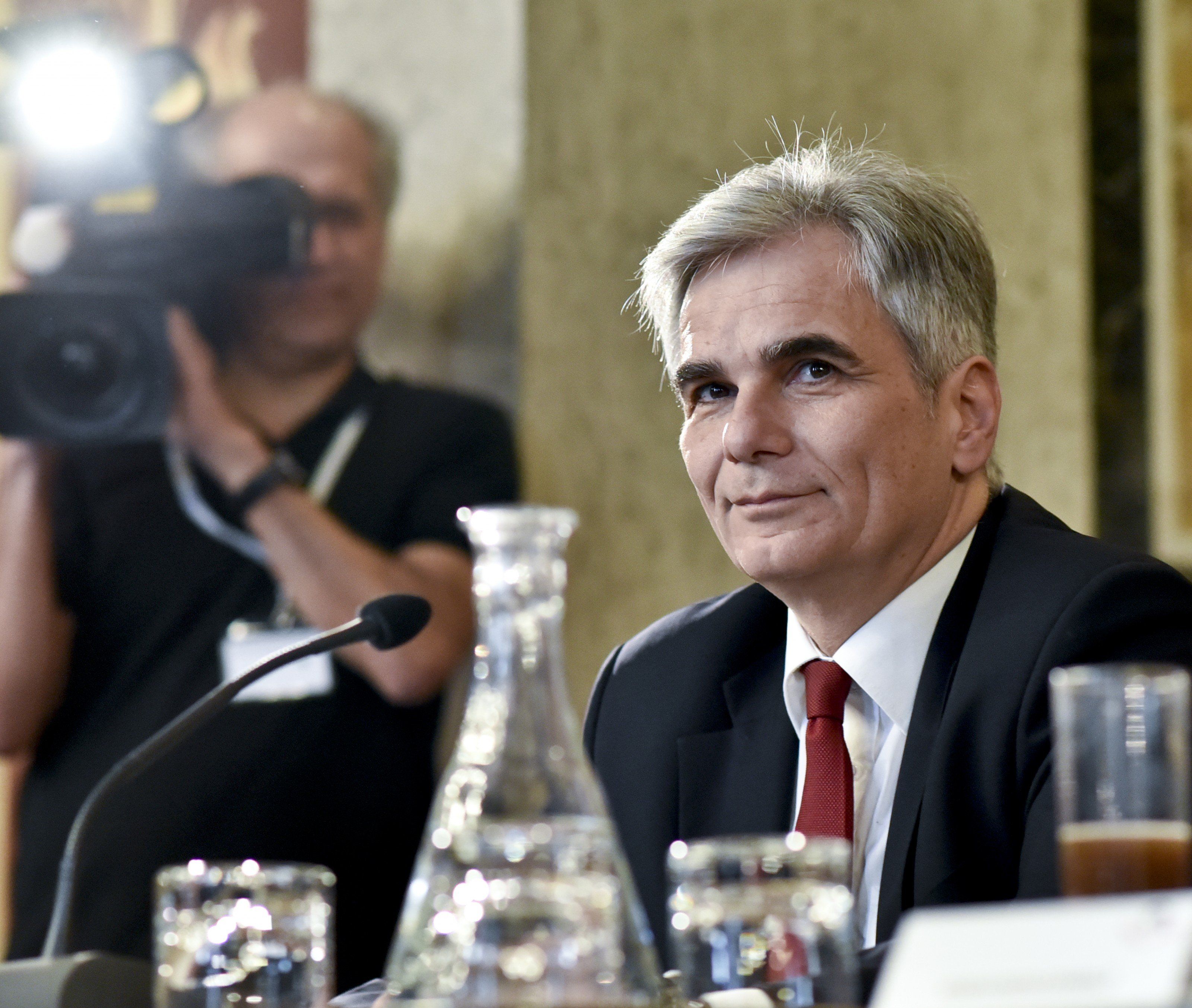 Werner Faymann steht vor dem Hypo-U-Ausschuss. Werner Faymann steht vor dem Hypo-U-Ausschuss.