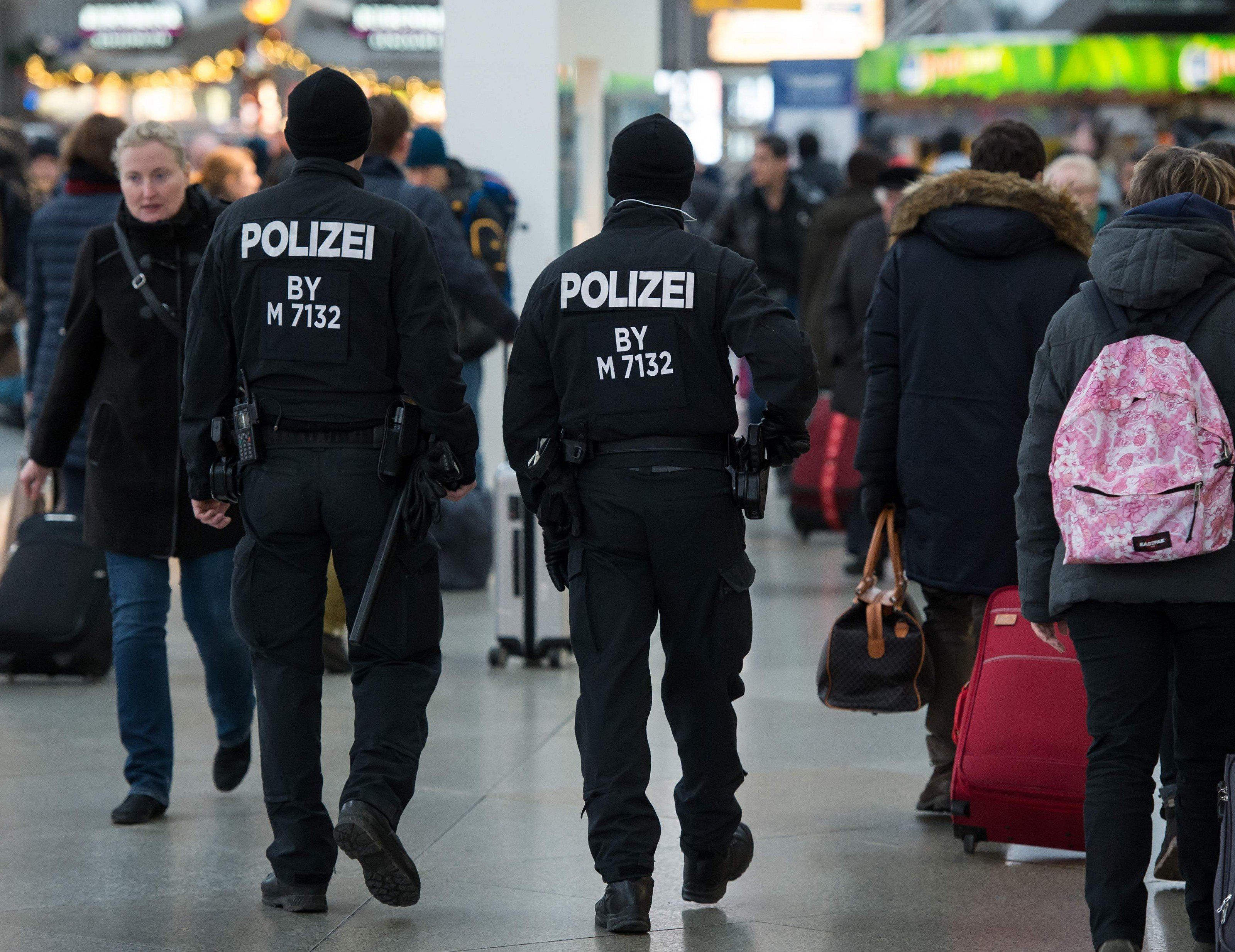 Fahndung nach möglichen Attentätern läuft weiter. Fahndung nach möglichen Attentätern läuft weiter.