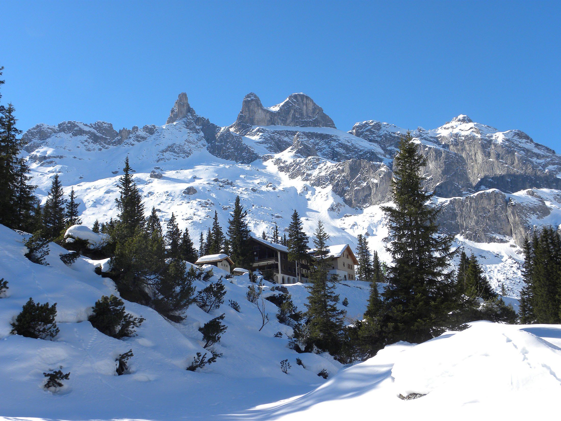 Lindauer Hütte gegen Drei Türme Lindauer Hütte gegen Drei Türme