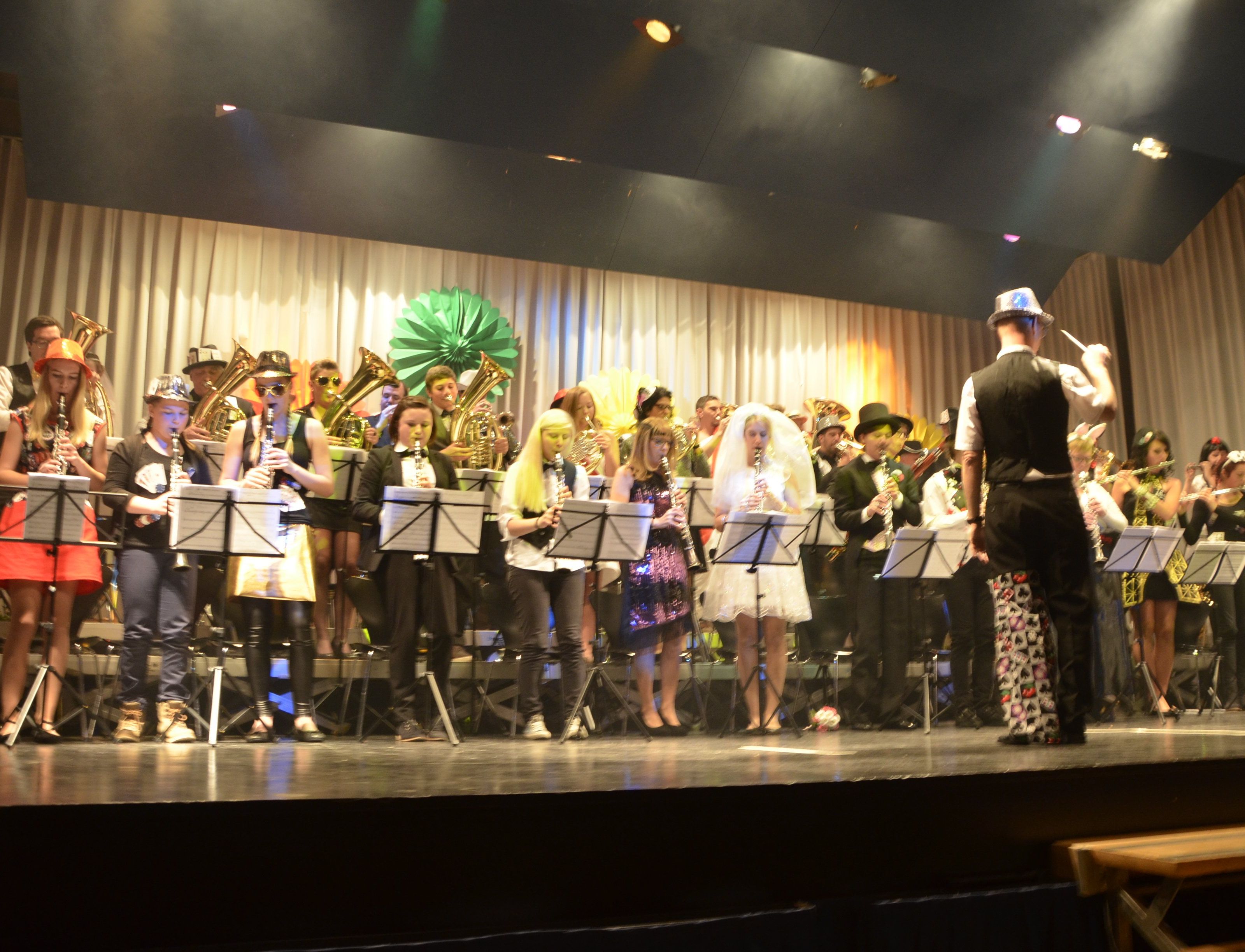 Volles Haus beim traditionellen Muntliger Musiball im Frödischsaal. Volles Haus beim traditionellen Muntliger Musiball im Frödischsaal.