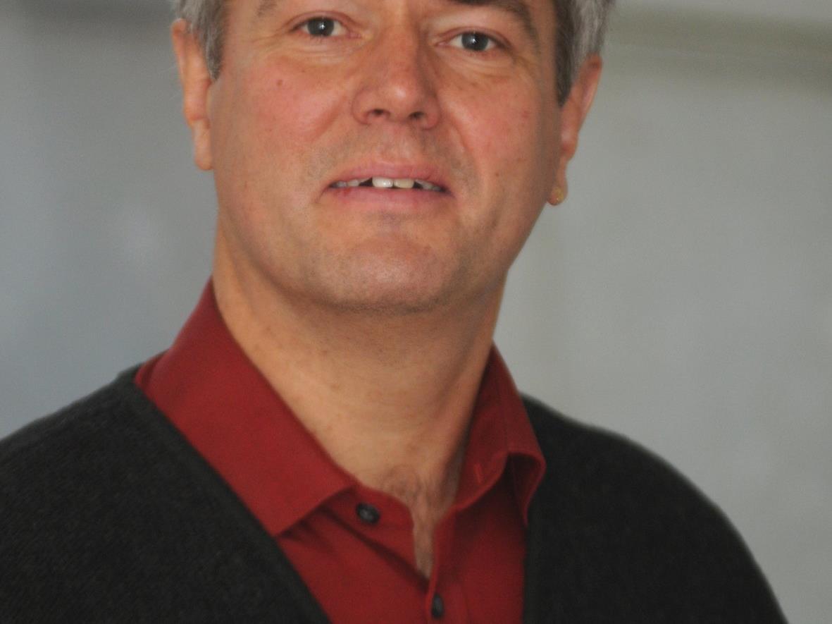 Dr. Erik Schmid