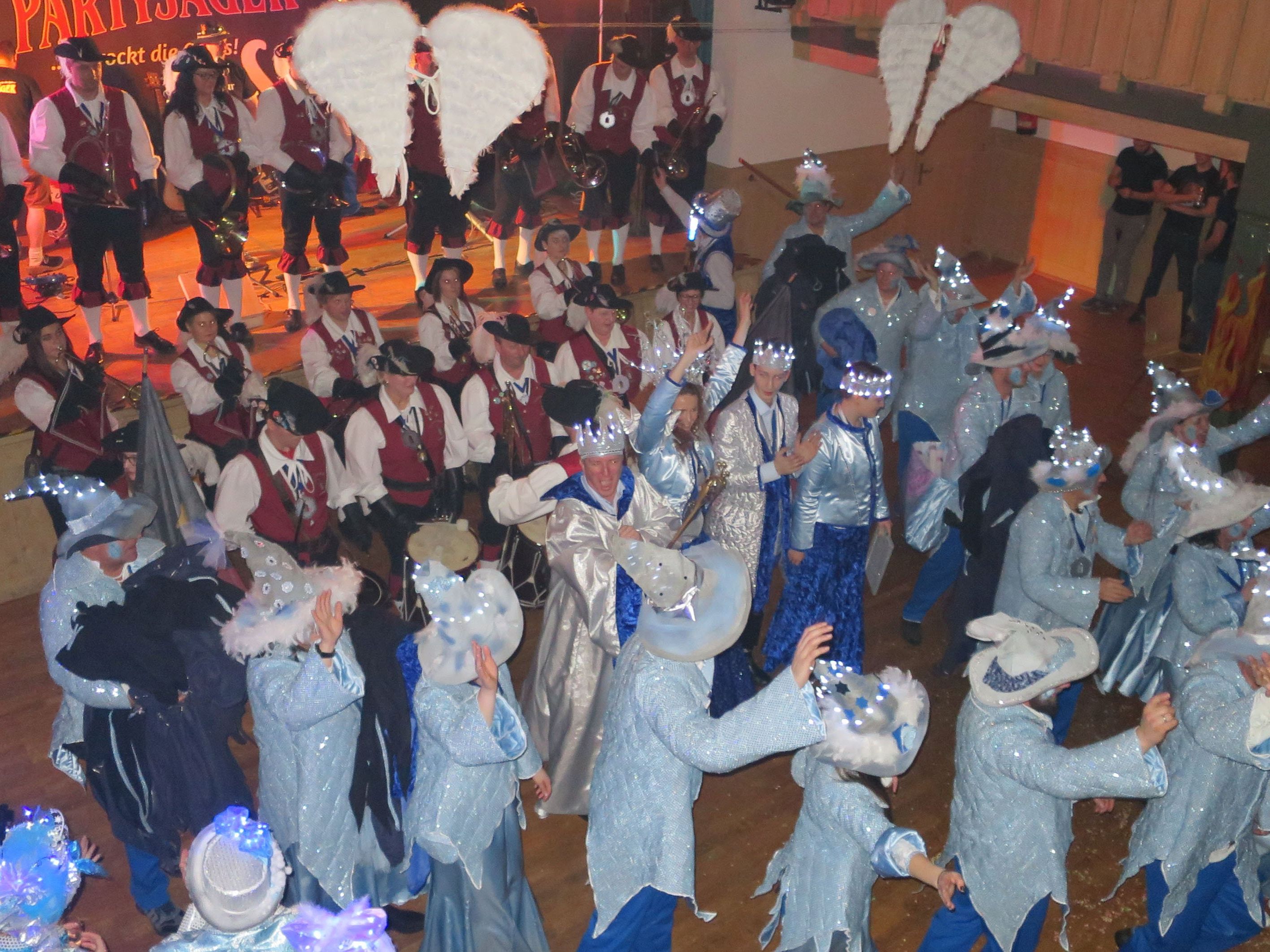 Auftritt des Prinzenpaares mit Gefolge beim Kennelbacher FC Ball. Auftritt des Prinzenpaares mit Gefolge beim Kennelbacher FC Ball.