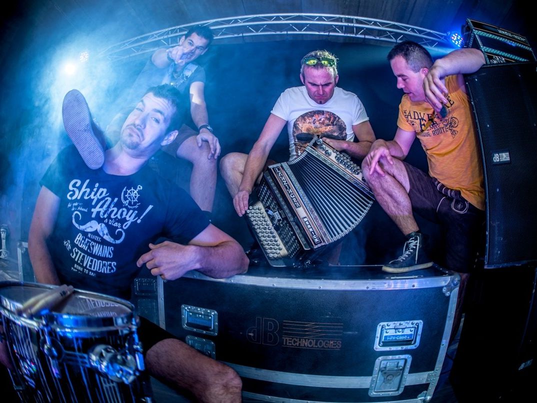 Die Partyband „Merrick“ wird beim Musikball am 29.1. kräftig „einheizen“ Die Partyband „Merrick“ wird beim Musikball am 29.1. kräftig „einheizen“