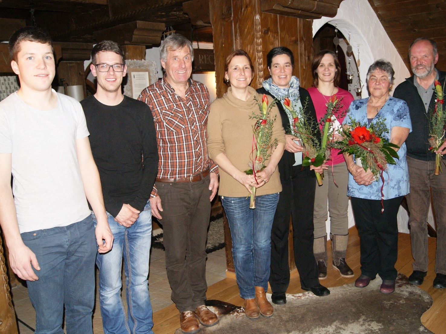 Sänger und Jubilare: Elias Fritsche, Philipp Nesensohn, Josef Fritsche, Brigitte Dertinger, Martha Fritsche, Gertrud Burtscher, Elsbeth und August Huemer. Es fehlen Sonja Ganahl und Osama Omar. Sänger und Jubilare: Elias Fritsche, Philipp Nesensohn, Josef Fritsche, Brigitte Dertinger, Martha Fritsche, Gertrud Burtscher, Elsbeth und August Huemer. Es fehlen Sonja Ganahl und Osama Omar.