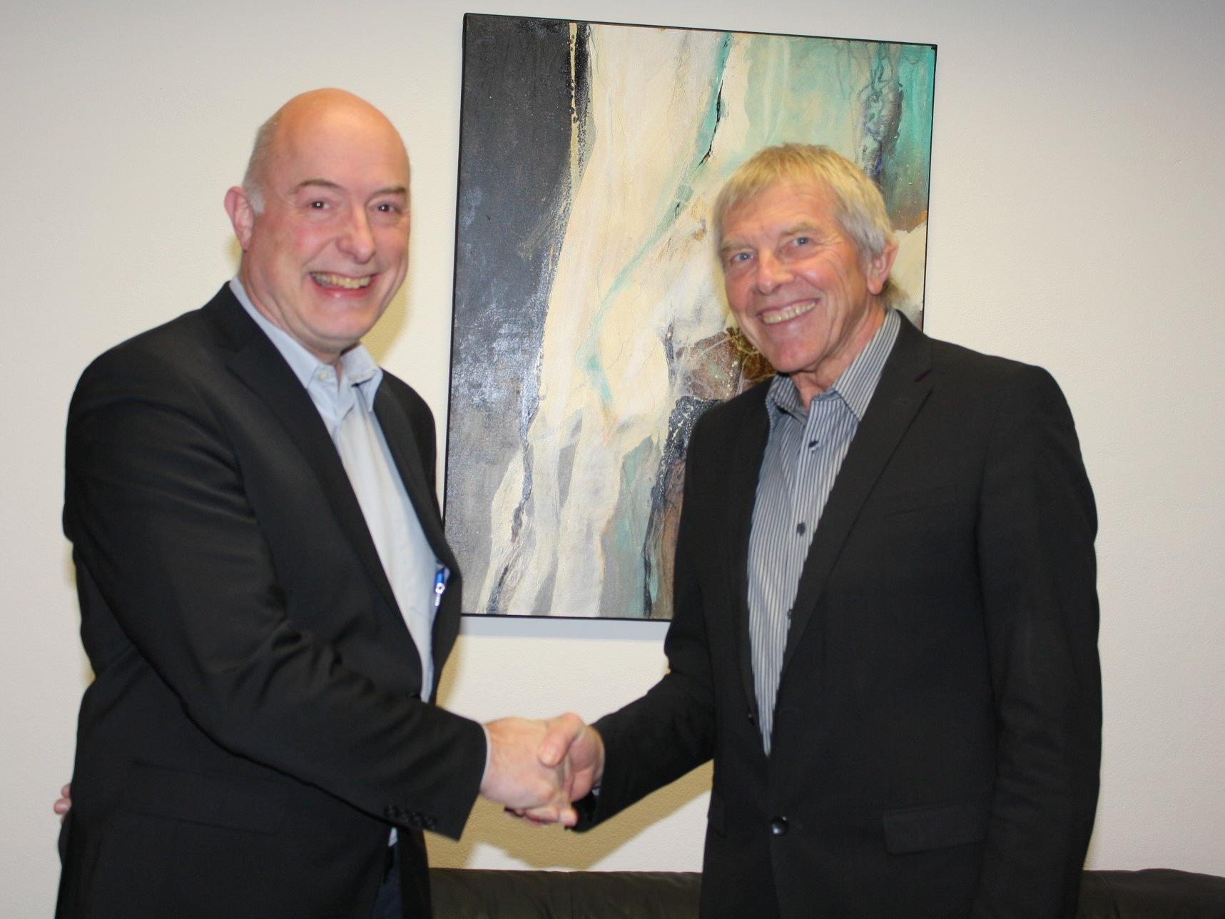 Der neue Direktor Ariel Lang mit seinem Vorgänger Reinhold Rinner (r.).