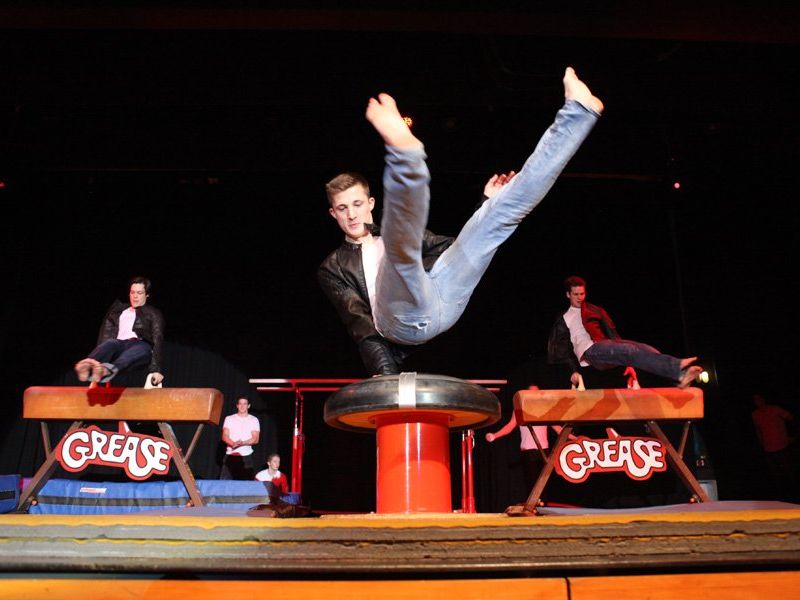 Turnen an Geräten, Tanz, Trampolinsprünge und Akrobatik zeichneten den Show-Block des Turnerballes aus. Turnen an Geräten, Tanz, Trampolinsprünge und Akrobatik zeichneten den Show-Block des Turnerballes aus.