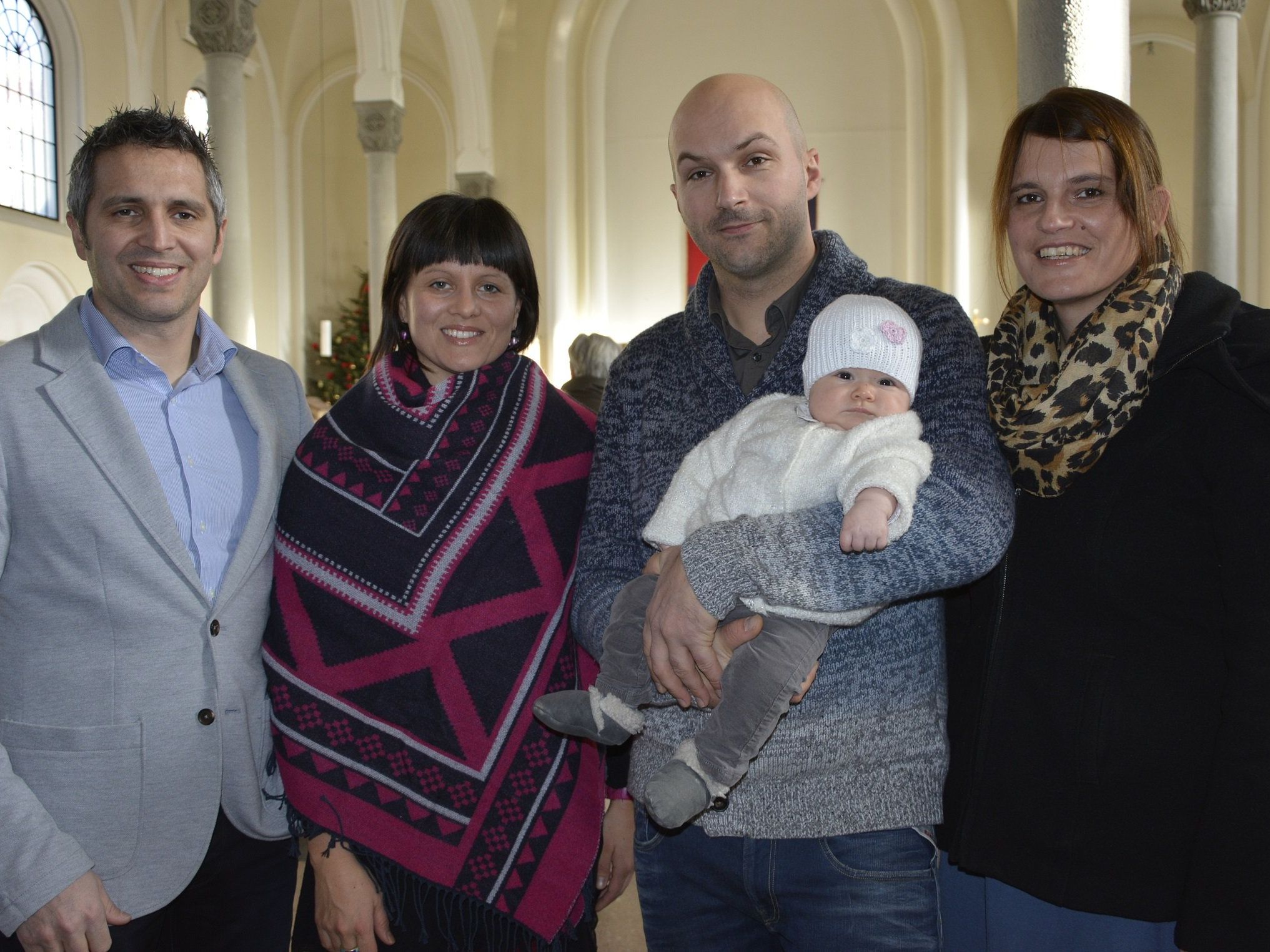 Lene Lola Lässer empfing in der Pfarrkirche Hard das Sakrament der Taufe. Lene Lola Lässer empfing in der Pfarrkirche Hard das Sakrament der Taufe.