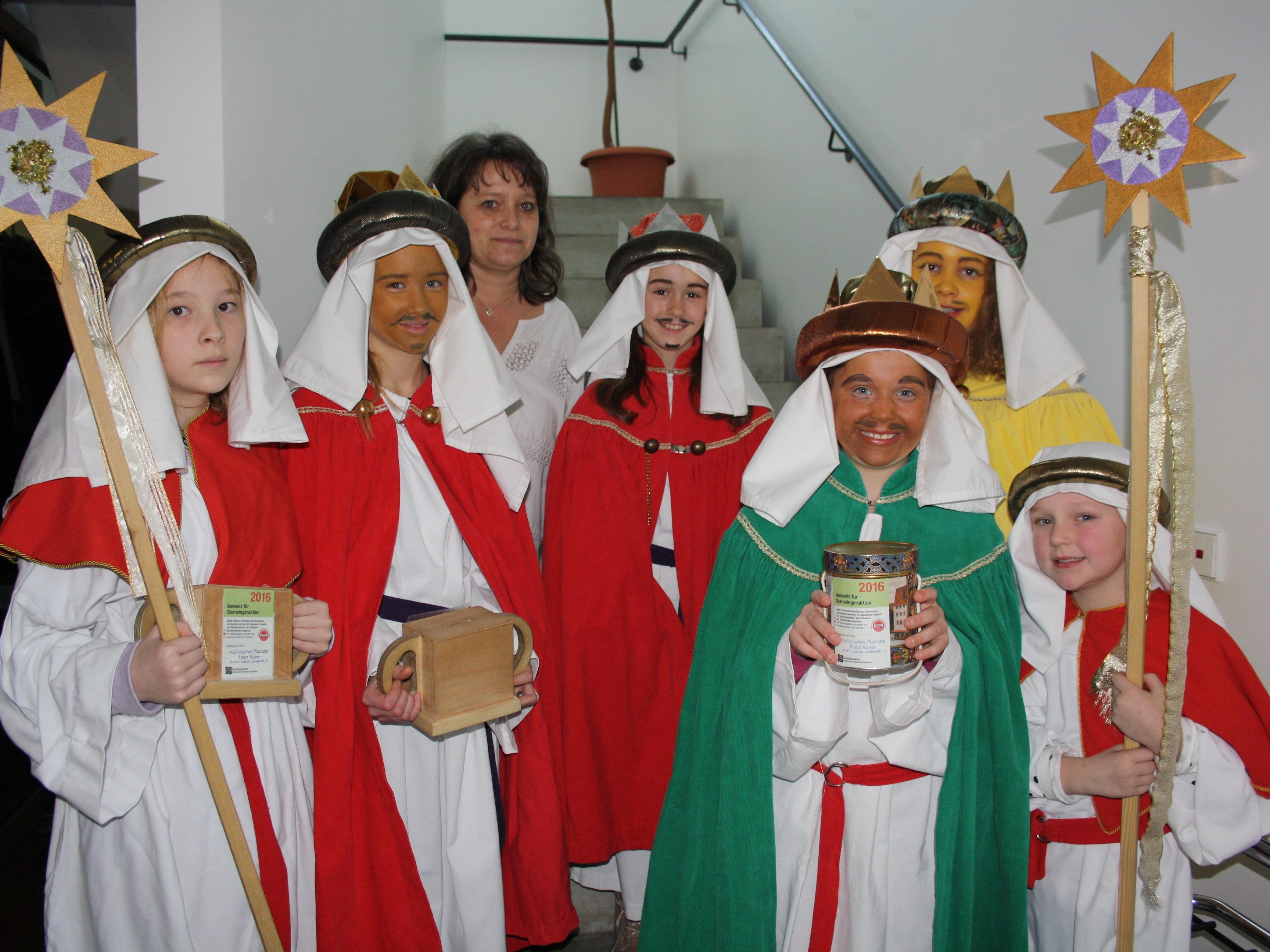 Die Sternsinger trugen auch in Lochau die Botschaft von der Geburt Jesu von Haus zu Haus und sammelten für verschiedene Hilfsprojekte in aller Welt.
