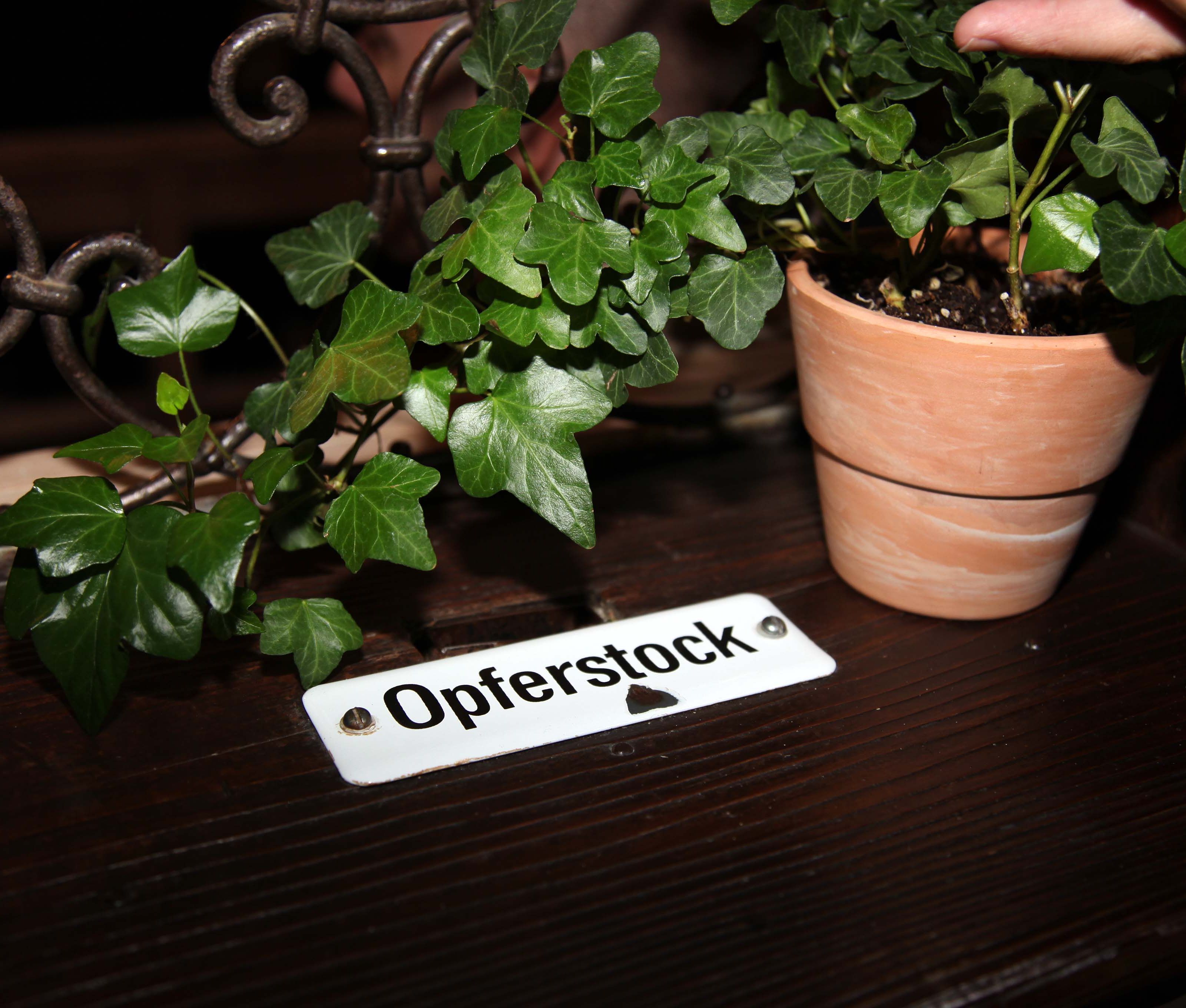 Opferstockdiebe in Vorarlberg zu teilbedingten Haftstrafen verurteilt. Opferstockdiebe in Vorarlberg zu teilbedingten Haftstrafen verurteilt.