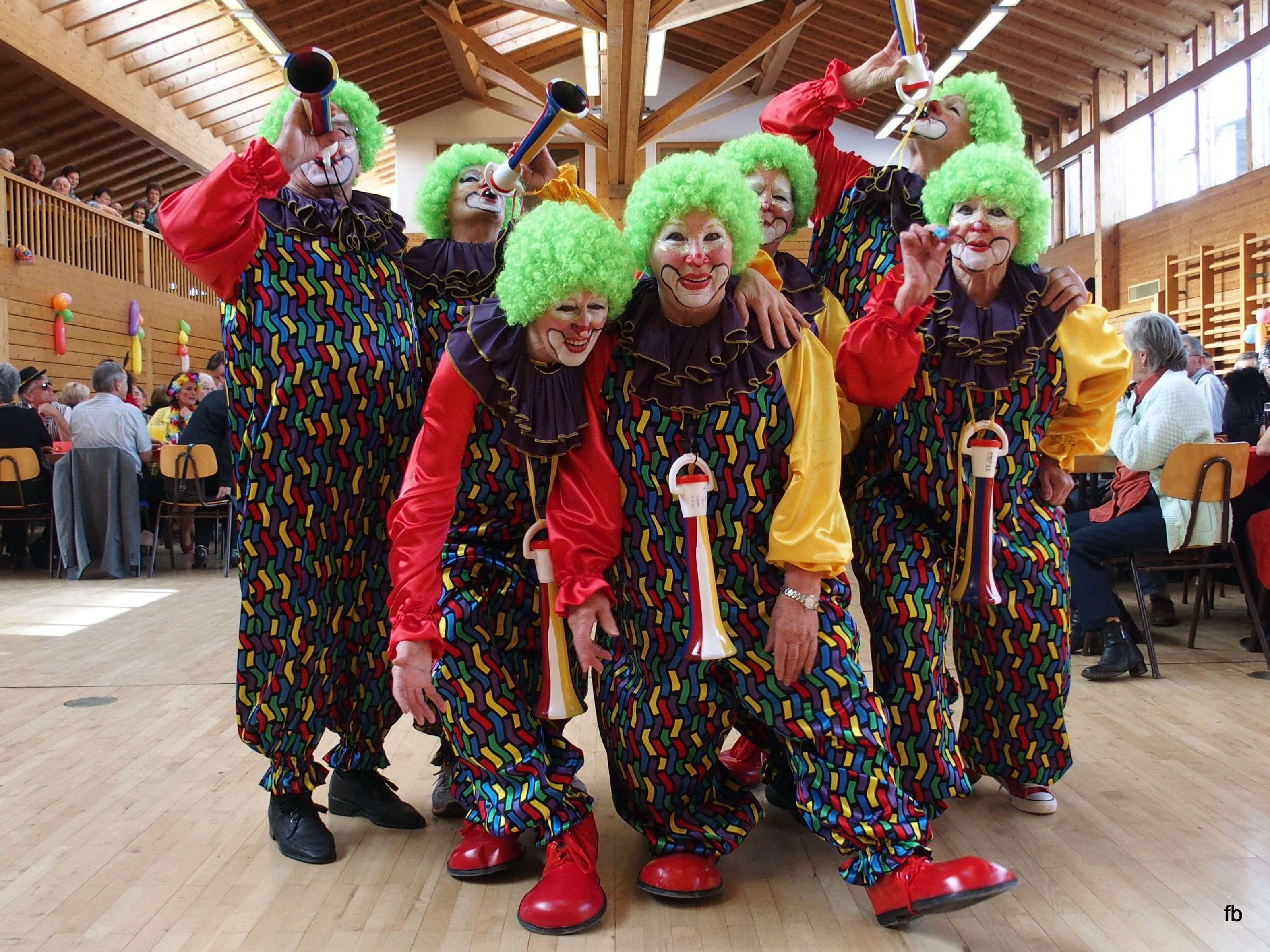 Die Pensionisten verstehen es Fasching zu feiern... Die Pensionisten verstehen es Fasching zu feiern...