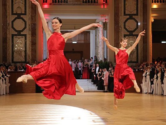 Der Ball der Pharmacie ist für viele Ballbegeisterte ein Highlight. Der Ball der Pharmacie ist für viele Ballbegeisterte ein Highlight.